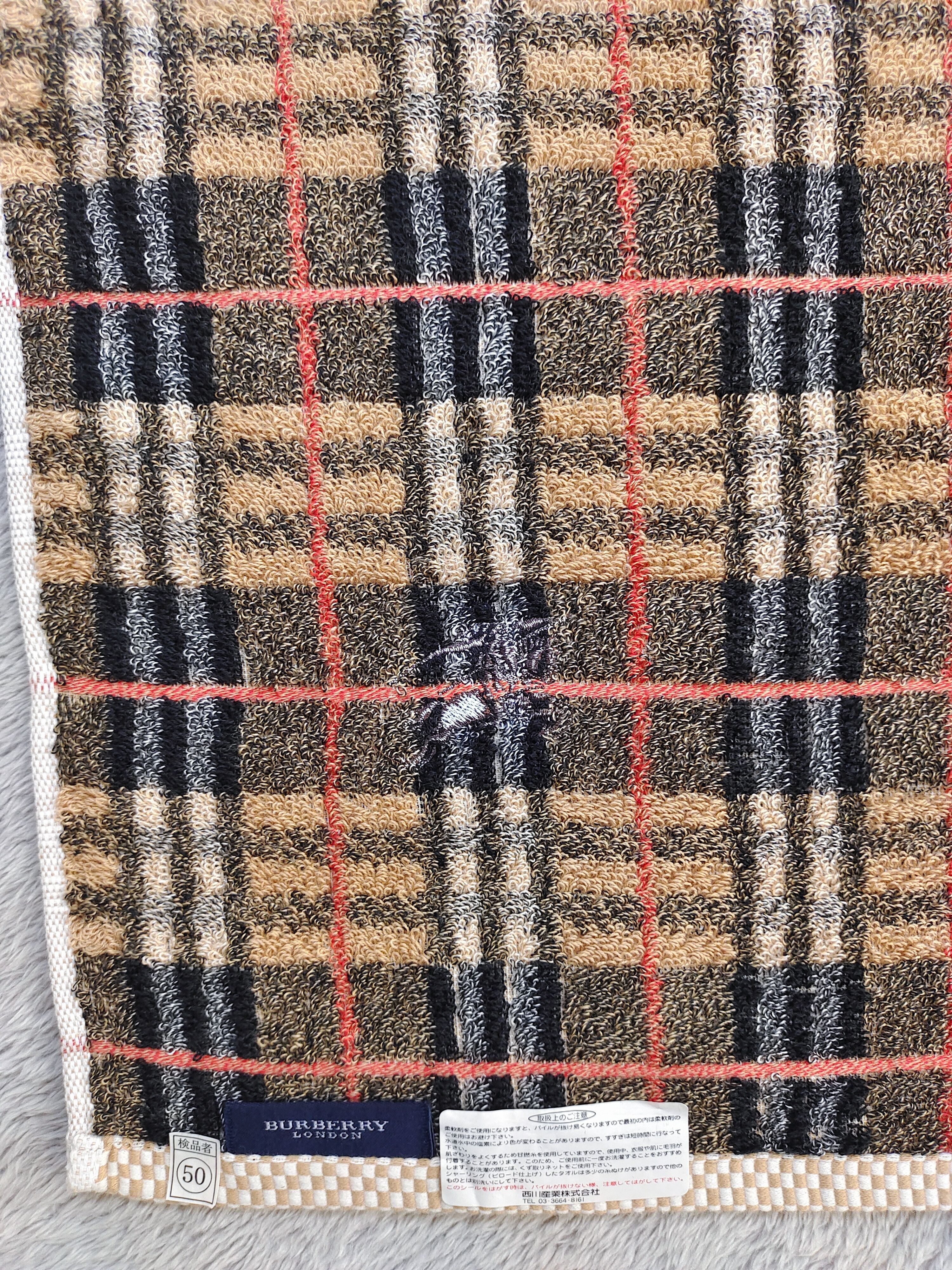 Burberry NEW OLD STOCK BURBERRY LONDON NOVA CHECK HAND TOWEL Size ONE SIZE - 5 Thumbnail
