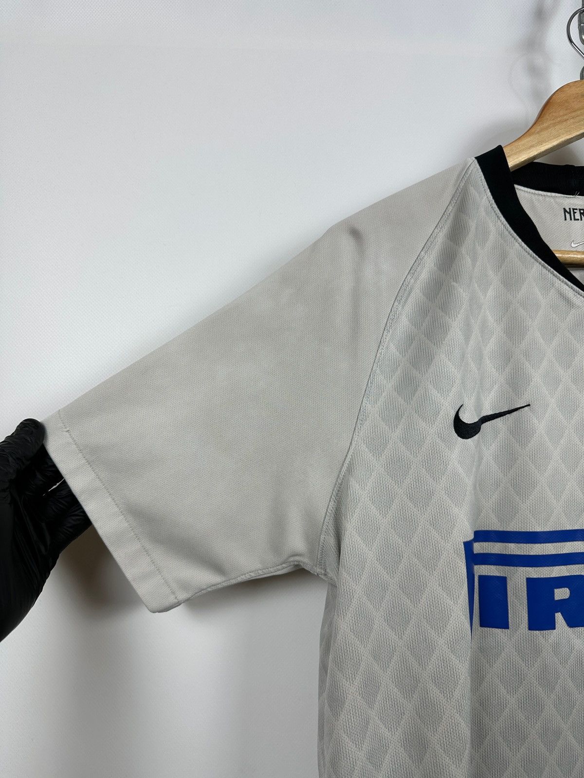 Nike 2018/19 Nike Inter Milan Away Kit Soccer Jersey Size US L / EU 52-54 / 3 - 9 Thumbnail