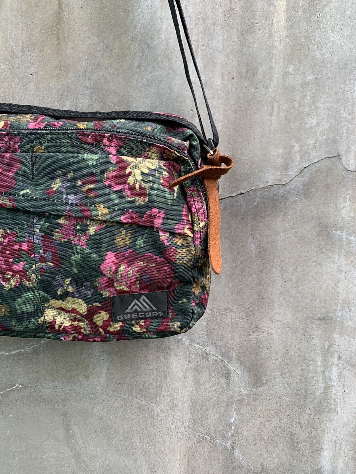 Gregory Floral Tapestry Sling Bag Size ONE SIZE - 3 Thumbnail