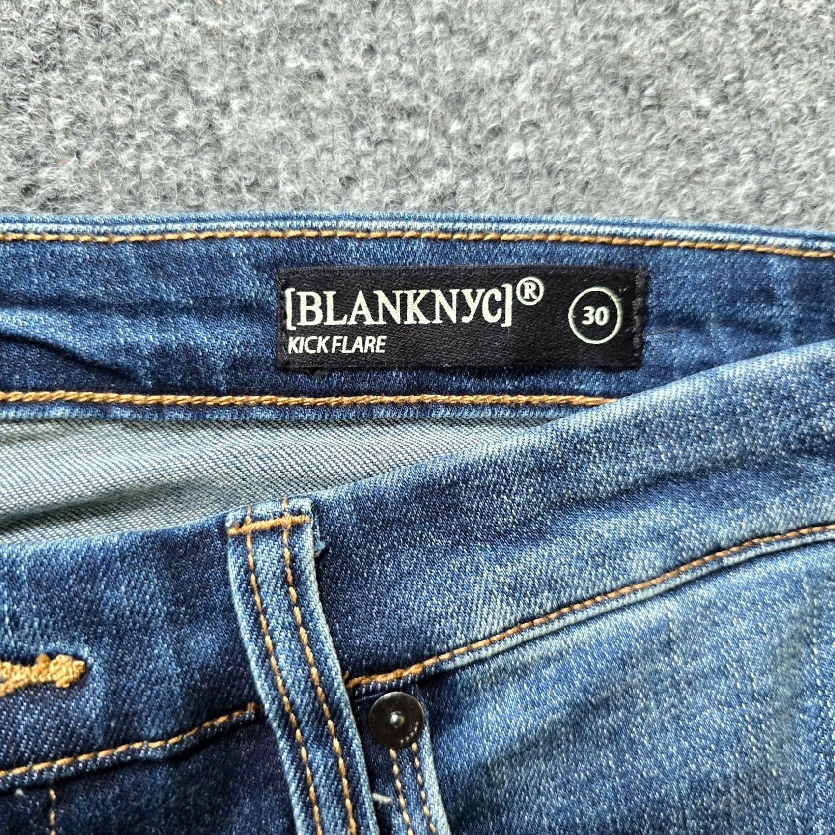Vintage BLANKNYC Jeans Womens Size 30 Blue Kick Flare Embellished Stretch Artsy Casual Regular Jeans style Flared Women 5-Pocket Inseam 27" Size 30" / US 8 / IT 44 - 4 Thumbnail
