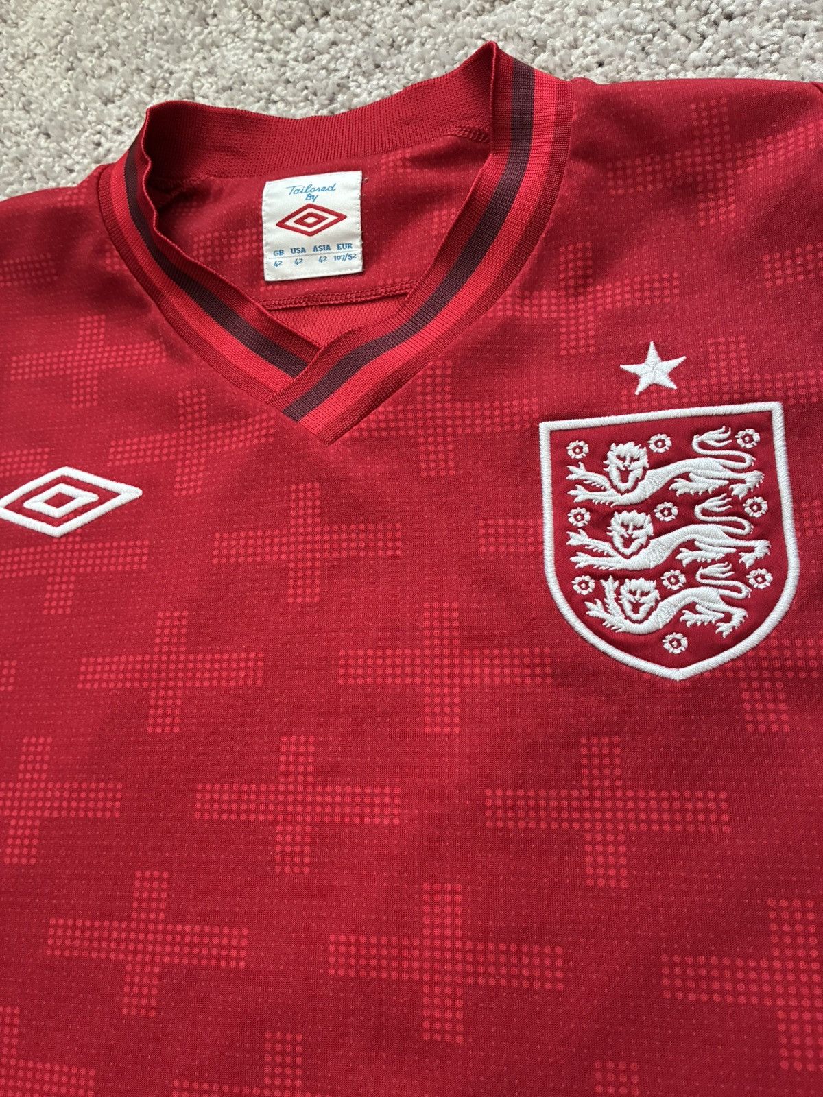 Umbro 2012 England GK home Jersey Size US L / EU 52-54 / 3 - 3 Thumbnail
