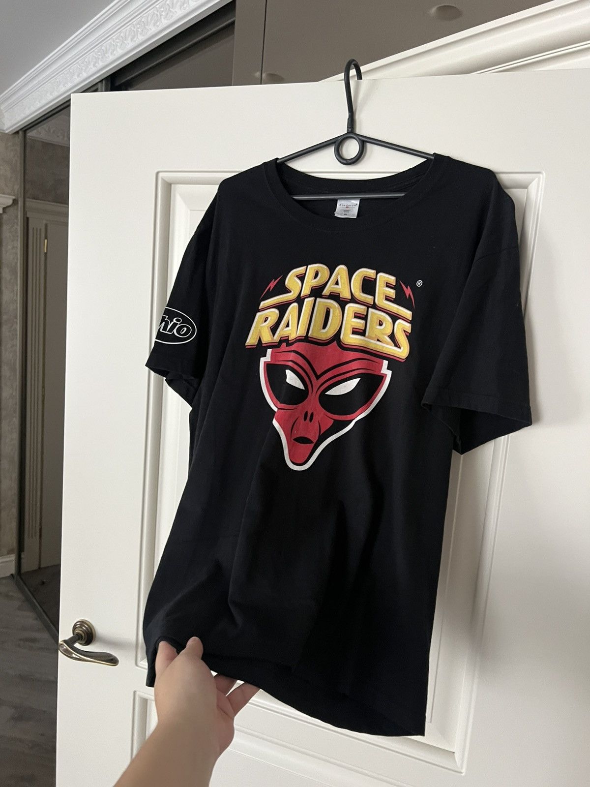 Vintage Vintage Space Raiders Alien Graphic T-Shirt Size US XL / EU 56 / 4 - 3 Thumbnail