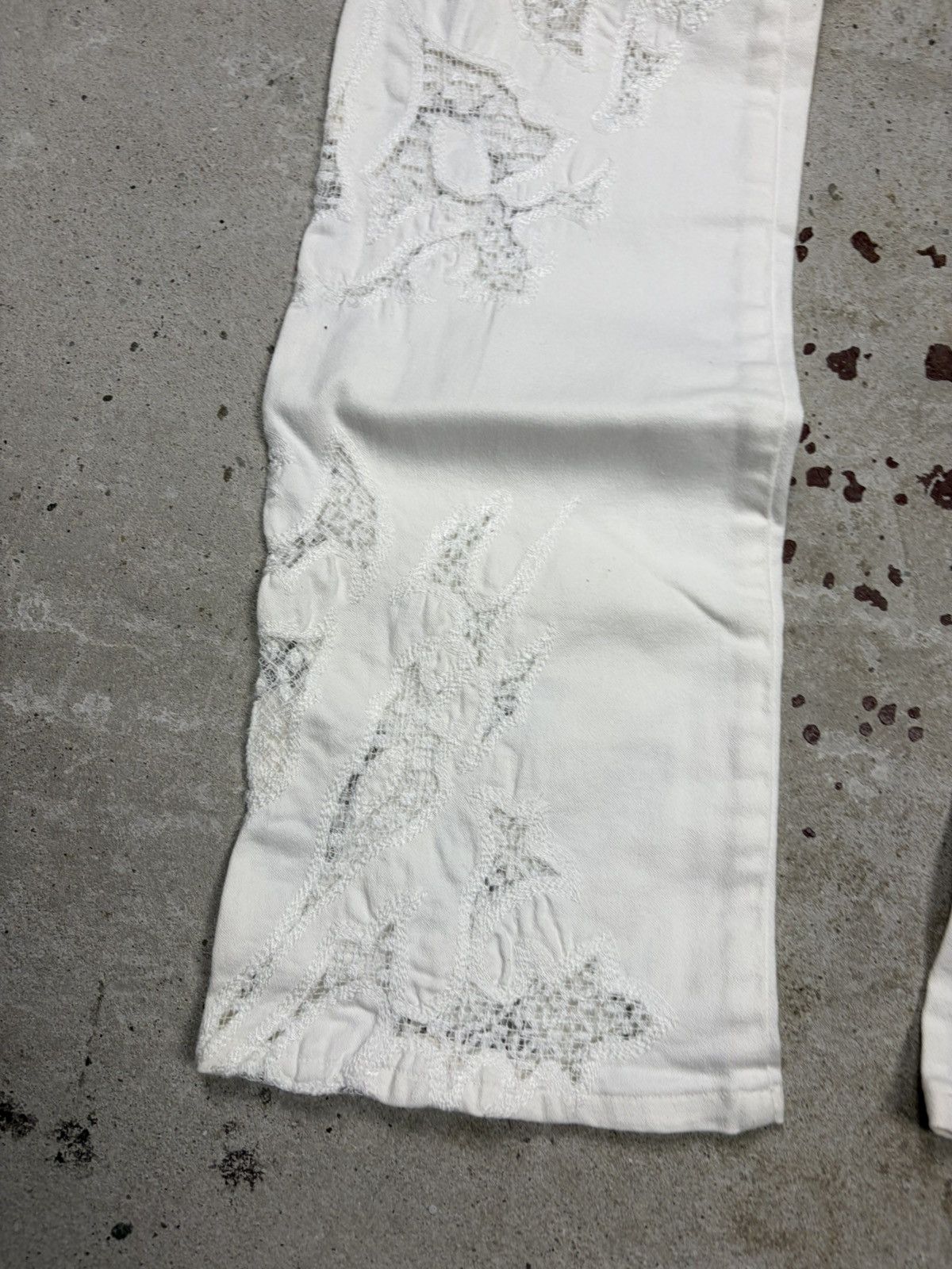 Roberto Cavalli Vintage 2000s Roberto Cavalli White Lace Embroidery Pants Size 30" / US 8 / IT 44 - 10 Thumbnail