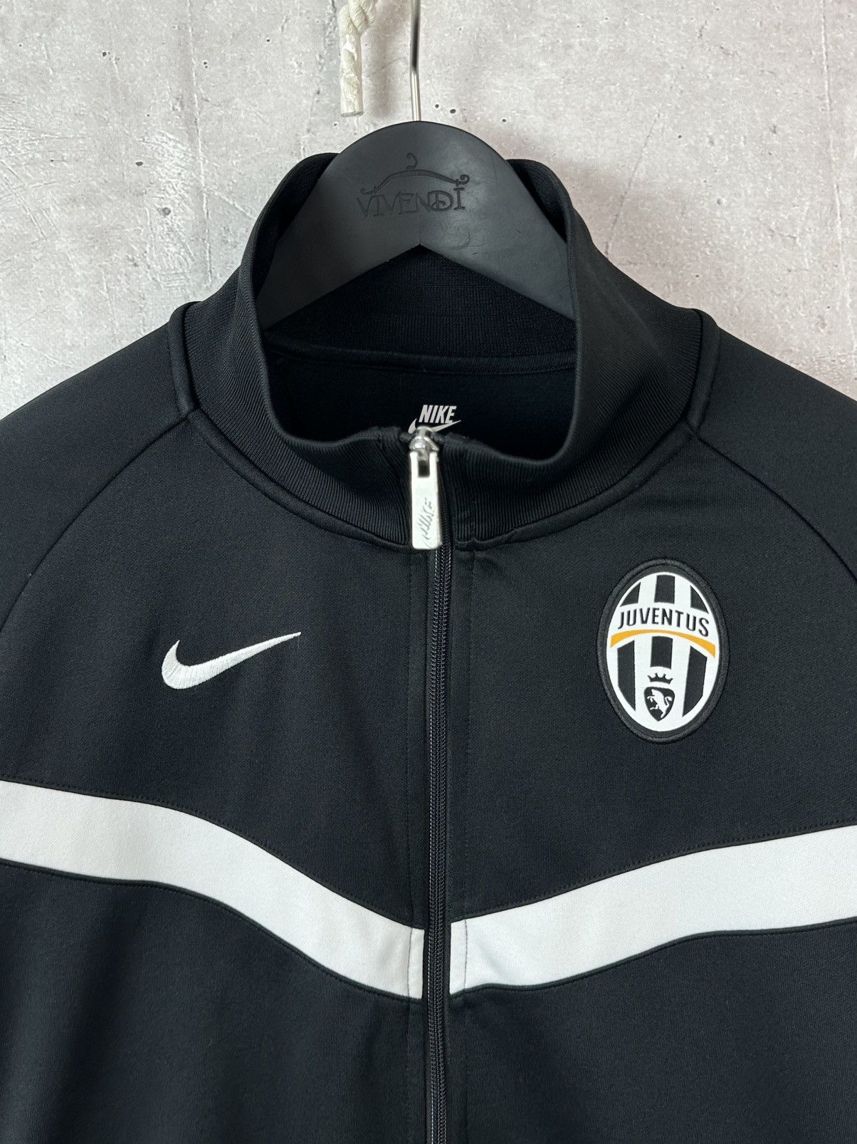 Nike Vintage Nike Juventus Black Zip Football Soccer Track Jersey Size US L / EU 52-54 / 3 - 3 Thumbnail