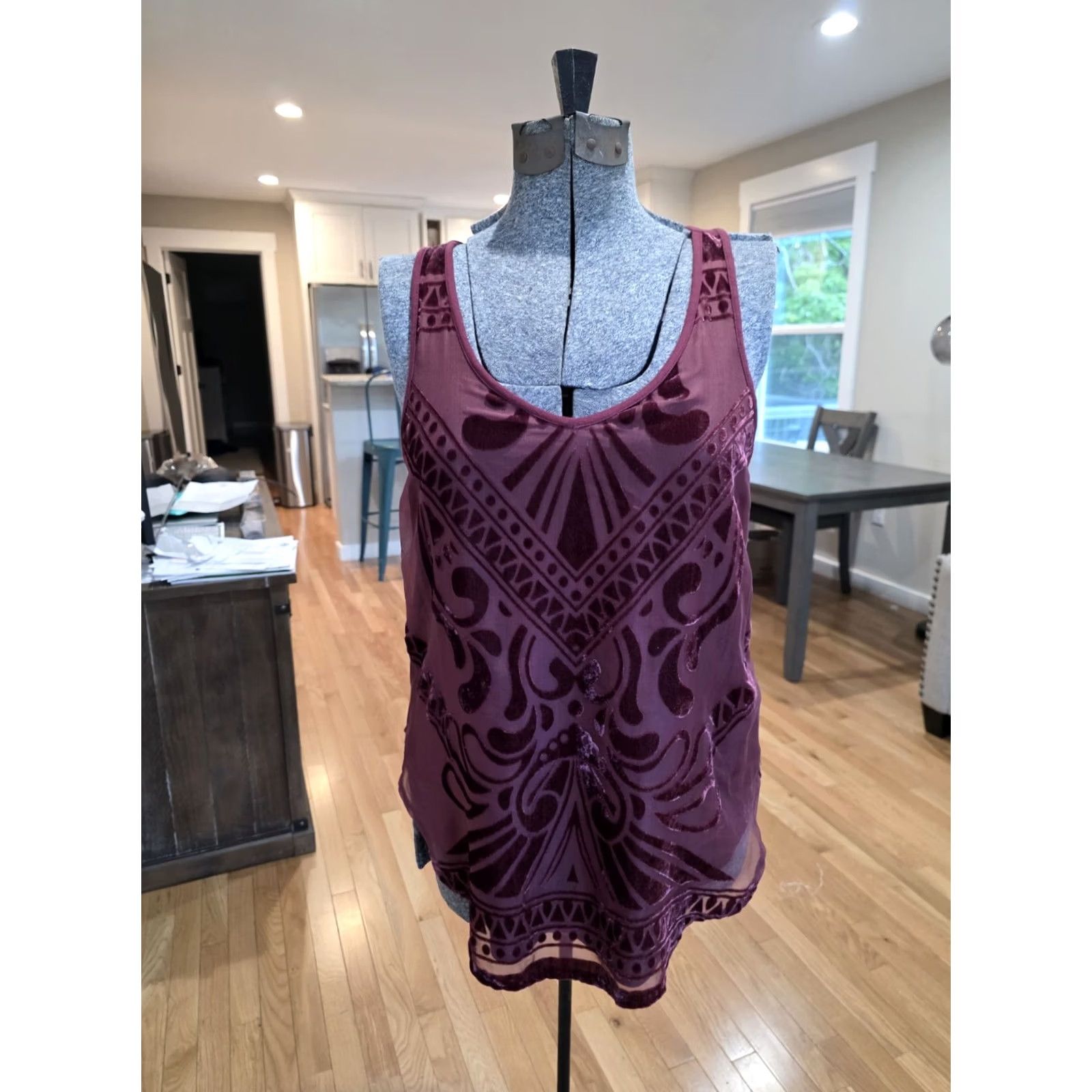 Mossimo Mossimo Wine Velvet V-Neck Sleeveless Tank Top Women's M Flattering Fit Shirt Regular Size M Wine Floral Pattern Velvet Tank Top Size M / US 6-8 / IT 42-44 - 2 Thumbnail