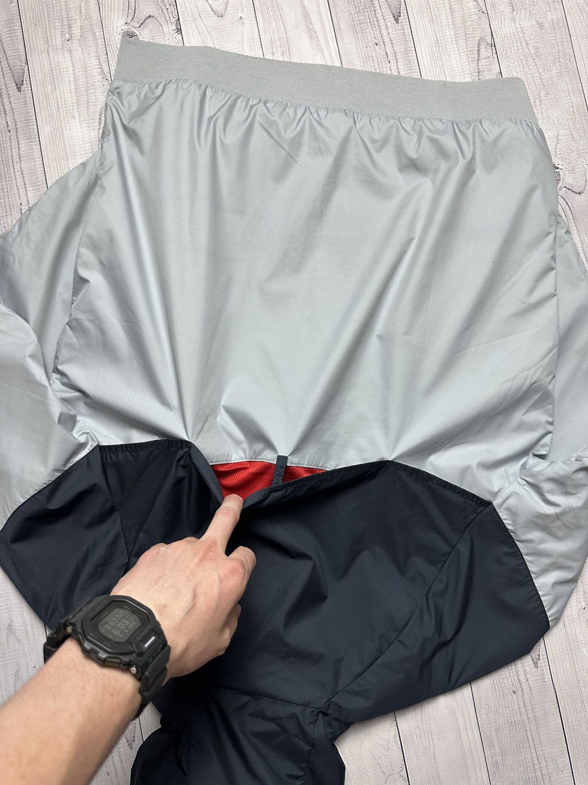 Vintage Vintage Nike PSG soccer jacket Windrunner size M Size US M / EU 48-50 / 2 - 13 Thumbnail