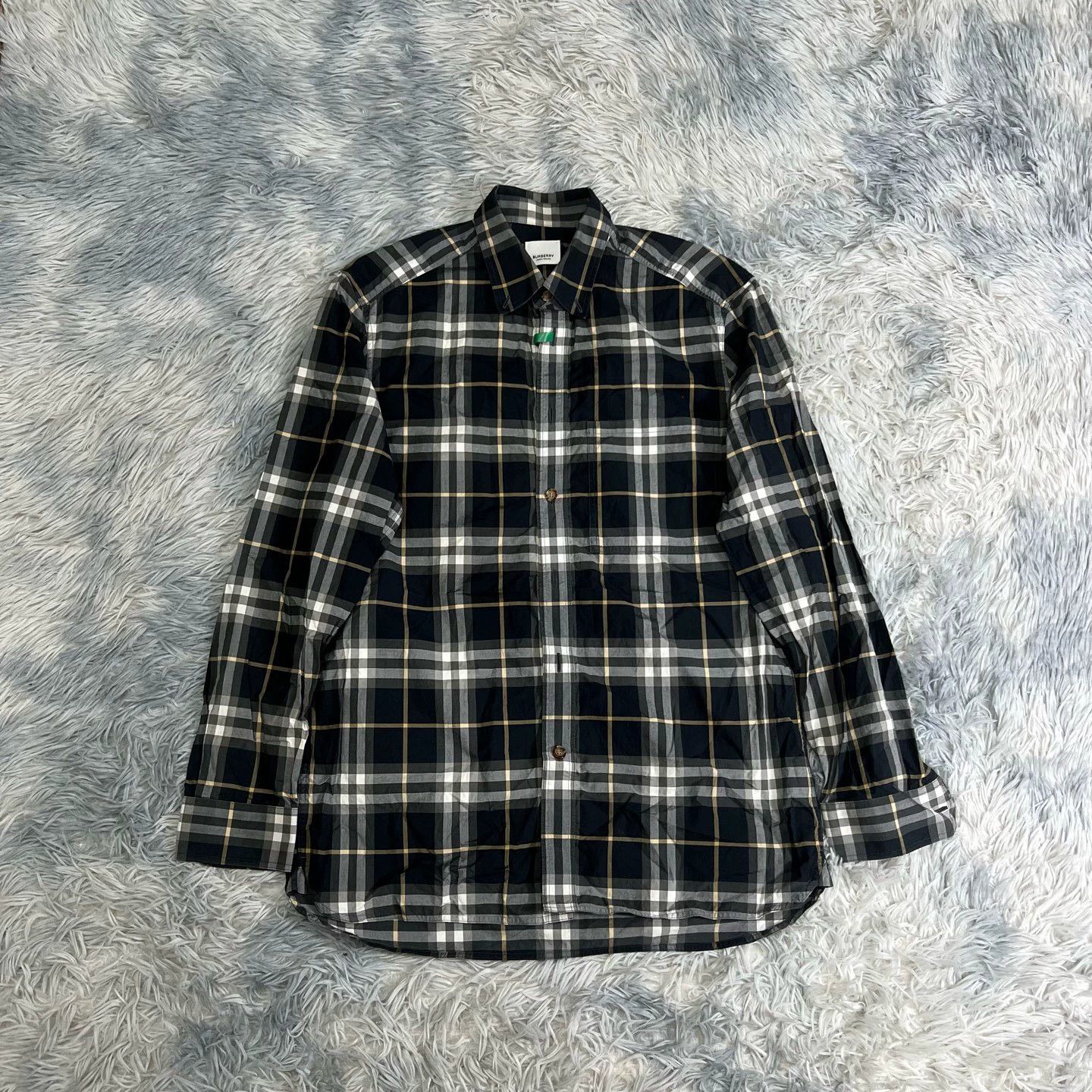 Burberry Burberry Plaid Shirt Size M Size US M / EU 48-50 / 2 - 1 Thumbnail