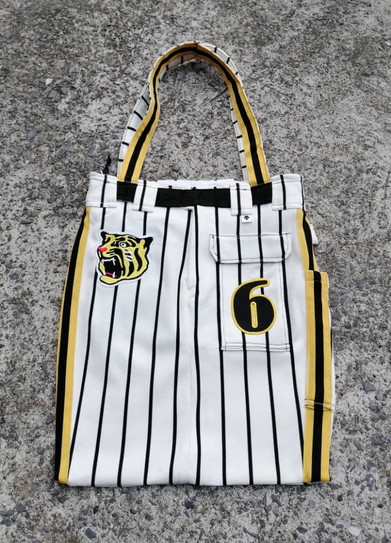 Descente × Handmade × Japanese Brand Hanshin Tiger Japan Baseball Handmade Tote Bag Size ONE SIZE - 1 Thumbnail