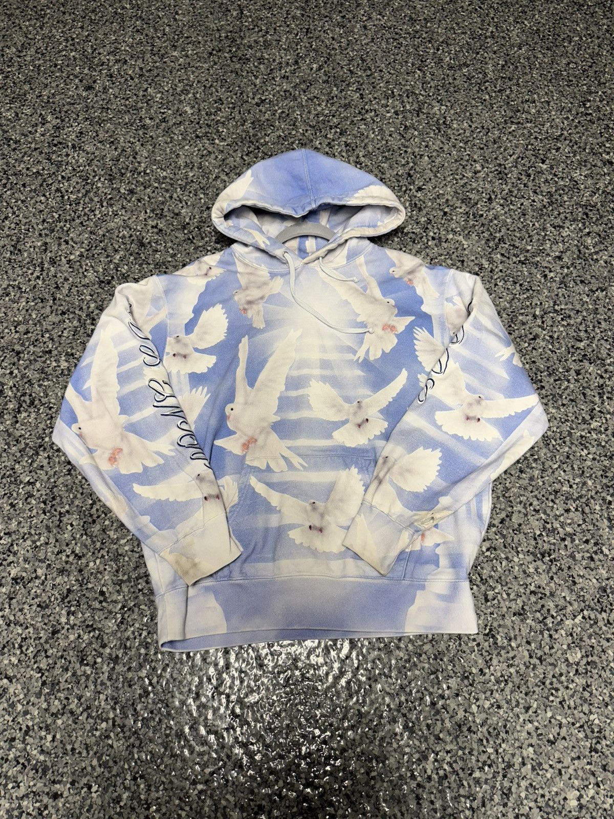 Supreme Supreme Doves Hooded Sweatshirt Blue Size US S / EU 44-46 / 1 - 1 Thumbnail
