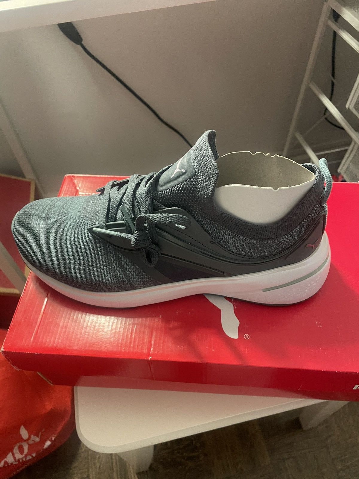Puma Puma runners- size 9 Size US 9 / IT 39 - 3 Thumbnail