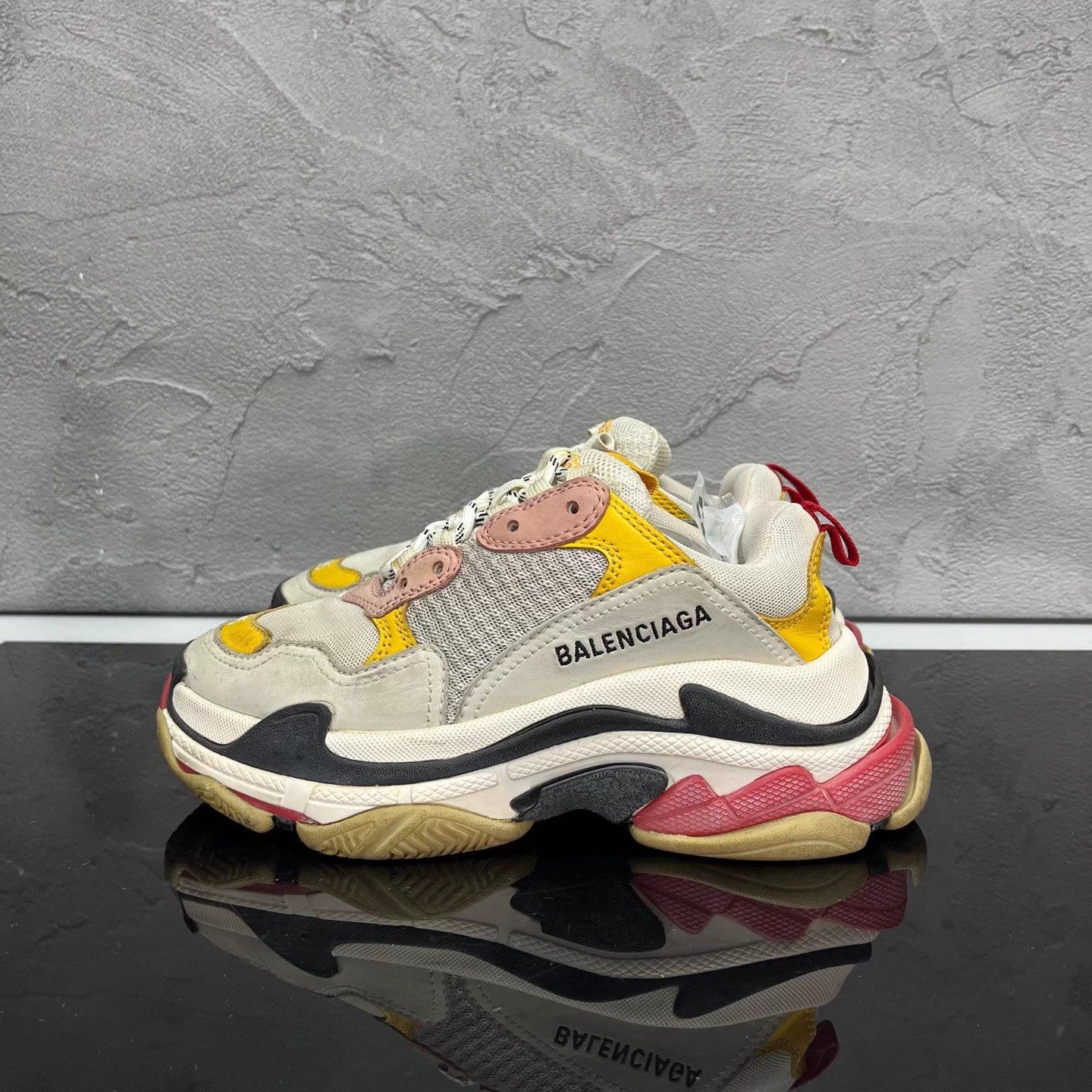 Balenciaga Balenciaga Triple S Dad Shoe women's 35 95 new Size US 4 / IT 34 - 4 Thumbnail