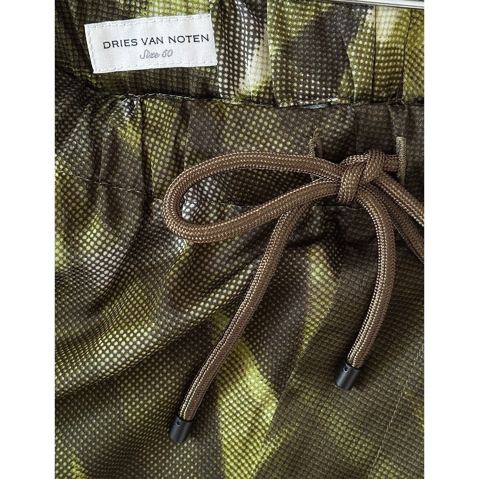 Dries Van Noten Dries Van Noten Graphic-print relaxed-fit satin shorts Size US 34 / EU 50 - 3 Thumbnail