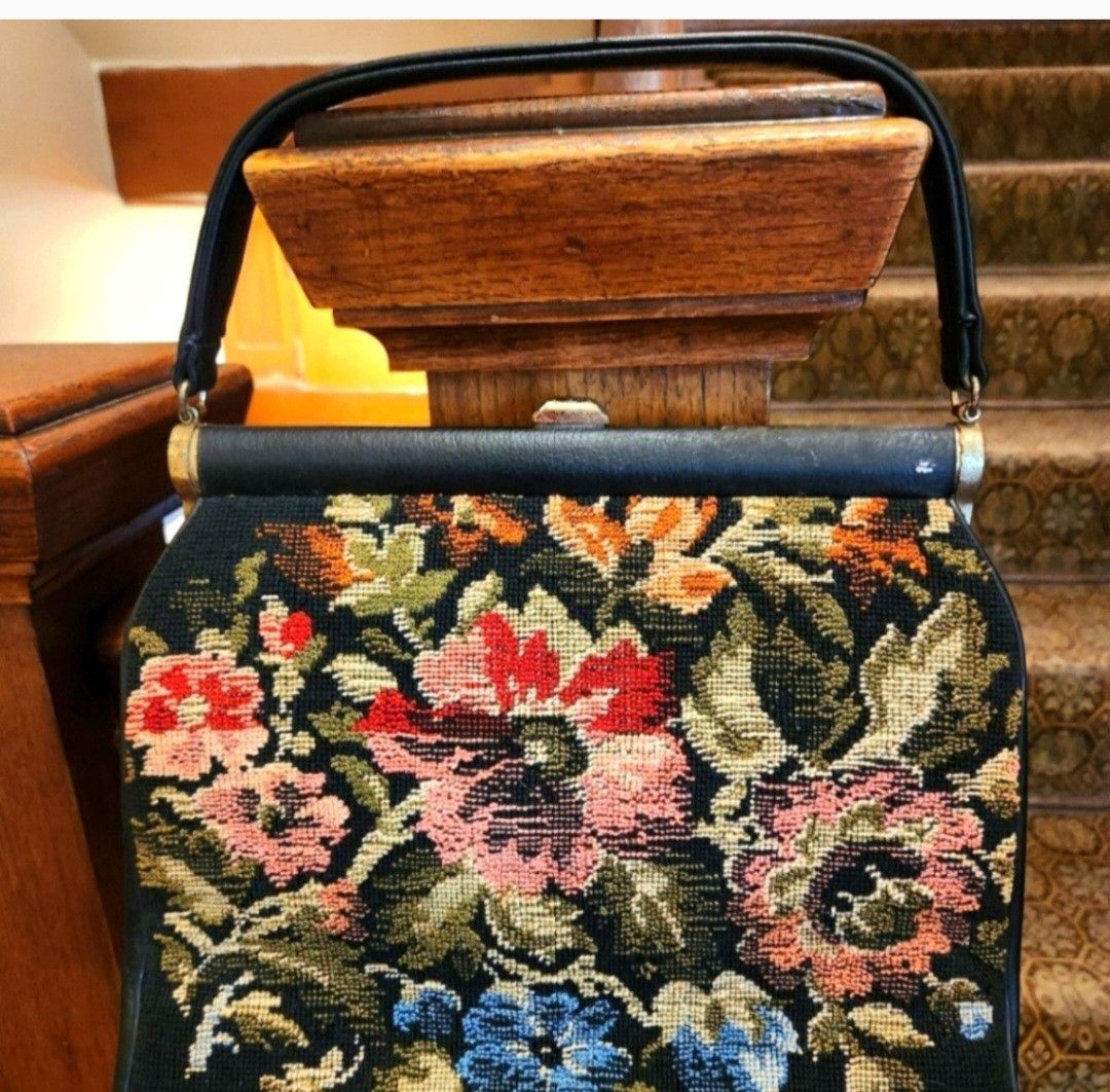 Other Vintage Embroidered Needlepoint Flower Purse 👛 Size ONE SIZE - 1 Thumbnail