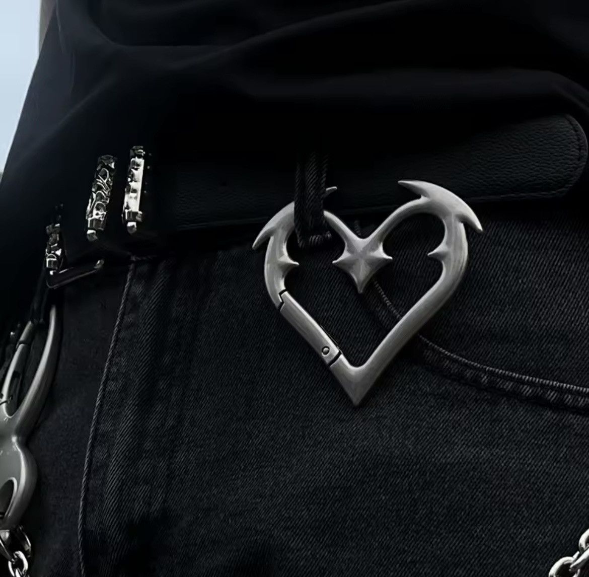 Japanese Brand Goth Heart Carabiner Size ONE SIZE - 1 Thumbnail