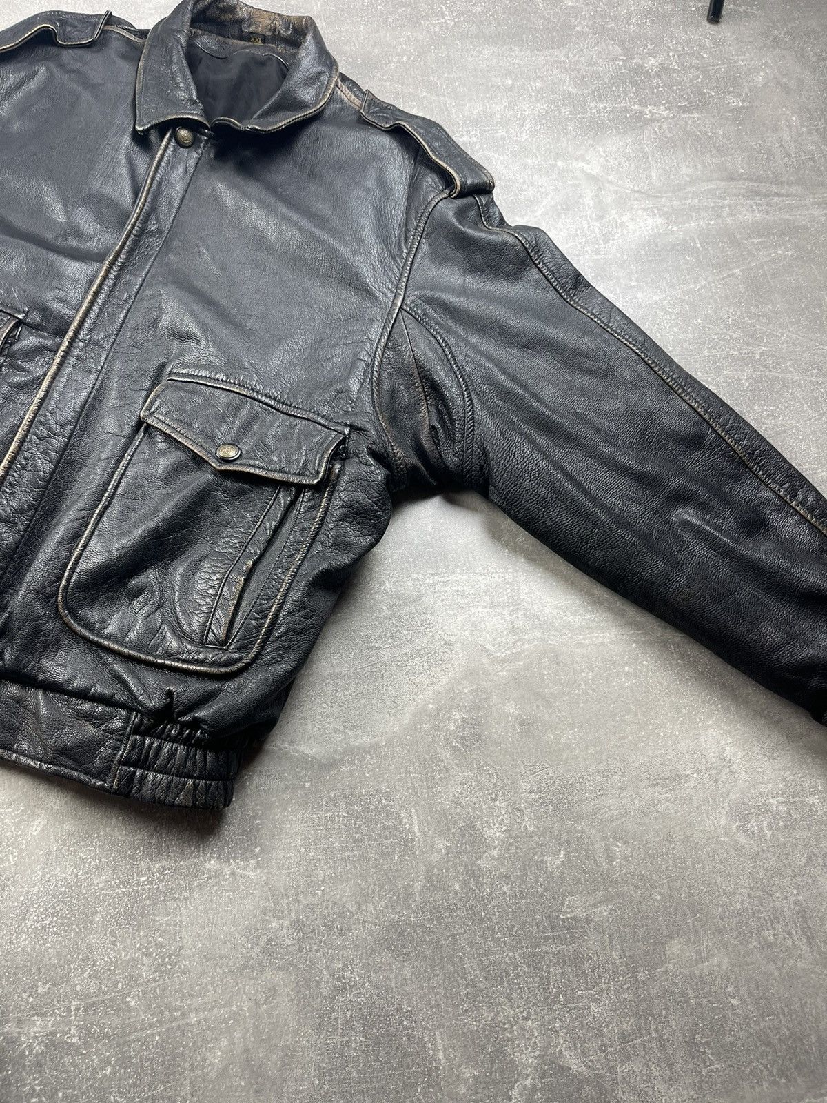 Vintage Vintage Leather A2 Flight Zip Avant Garde USA Bomber Jacket Size US XL / EU 56 / 4 - 5 Thumbnail