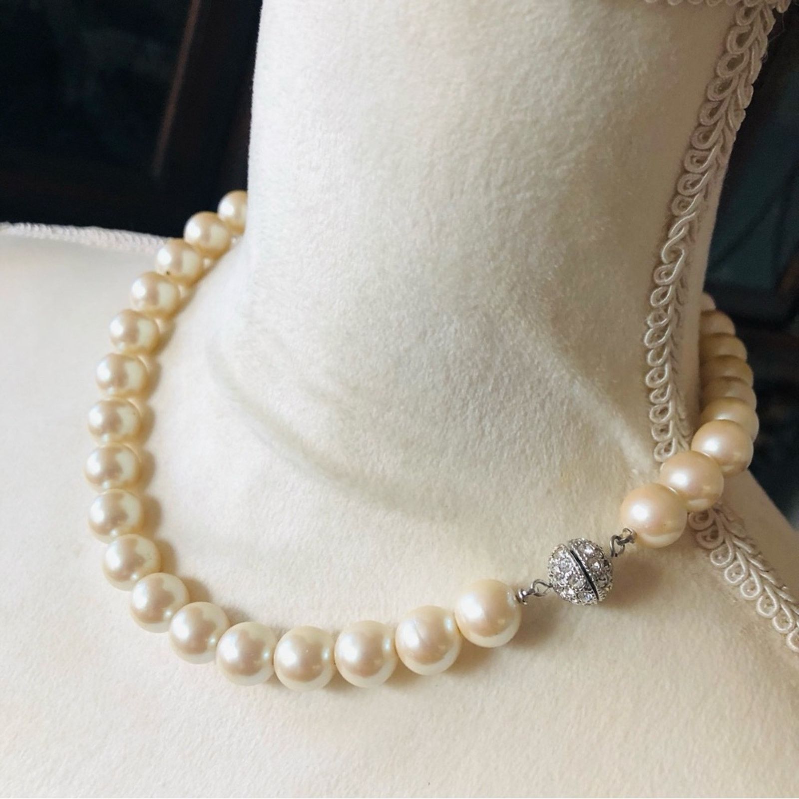 Vintage Vintage iridescent cream glass pearl bead necklace Size ONE SIZE - 2 Thumbnail