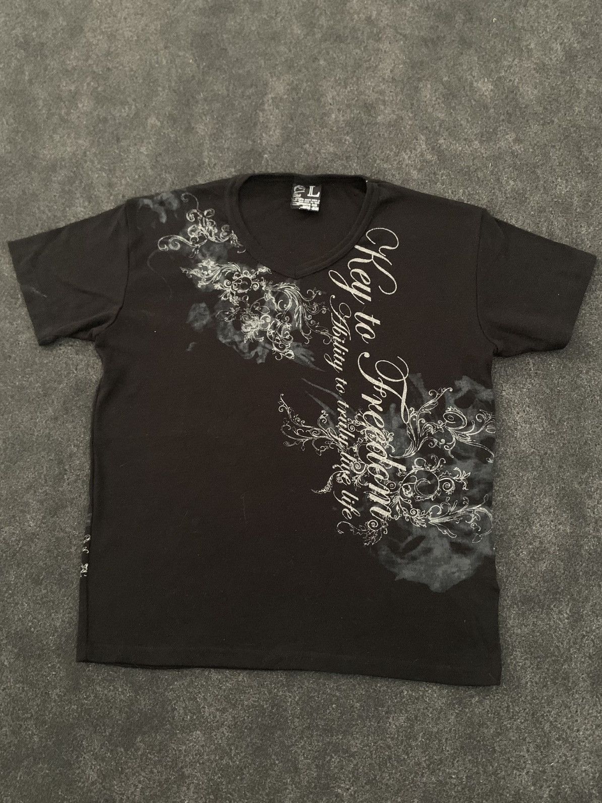 Japanese Brand Y2k Gothic art “key to freedom” tshirt Size US L / EU 52-54 / 3 - 2 Thumbnail