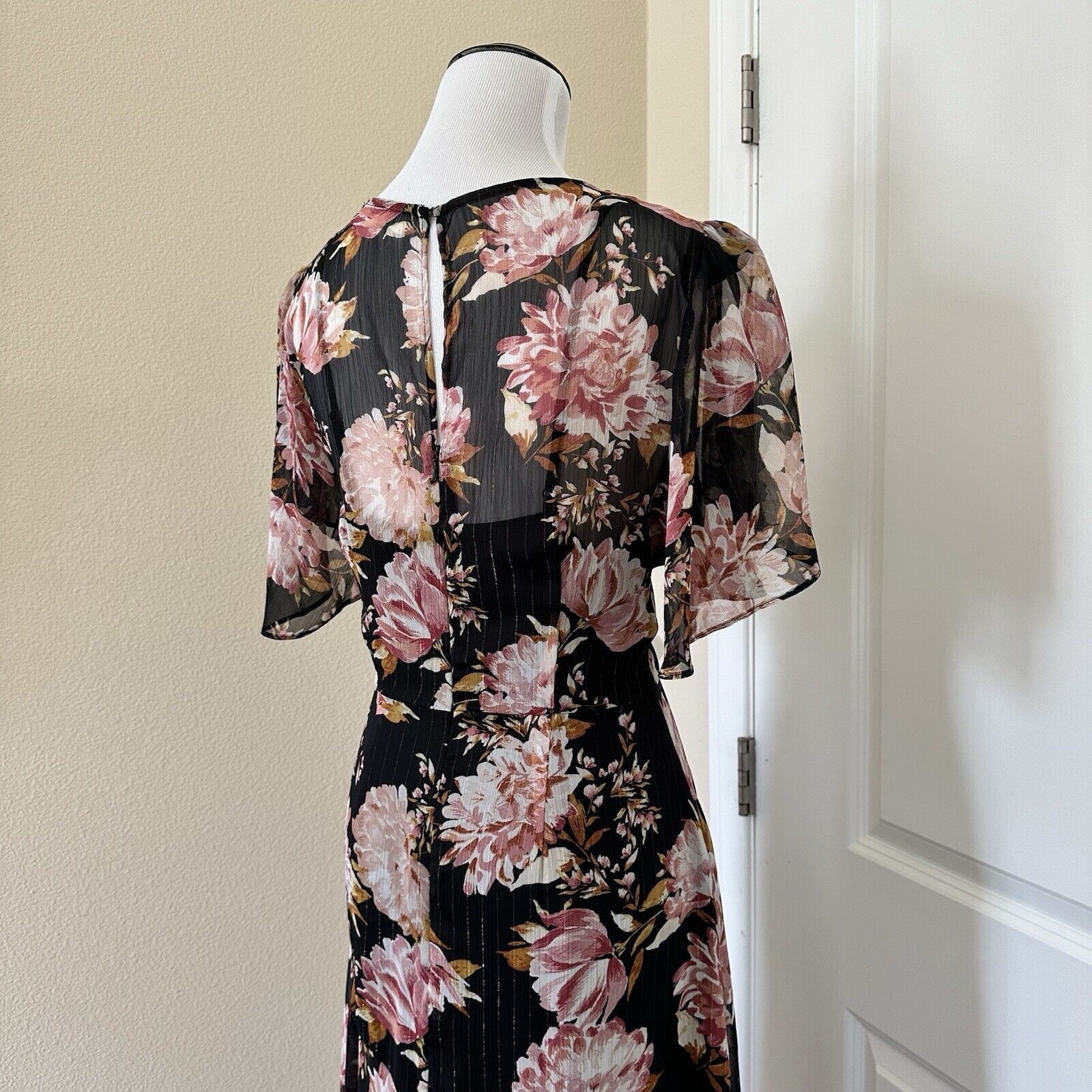 ASTR The Label ASTR The Label Flutter Sleeve Floral Maxi Dress Size M Size M / US 6-8 / IT 42-44 - 11 Thumbnail