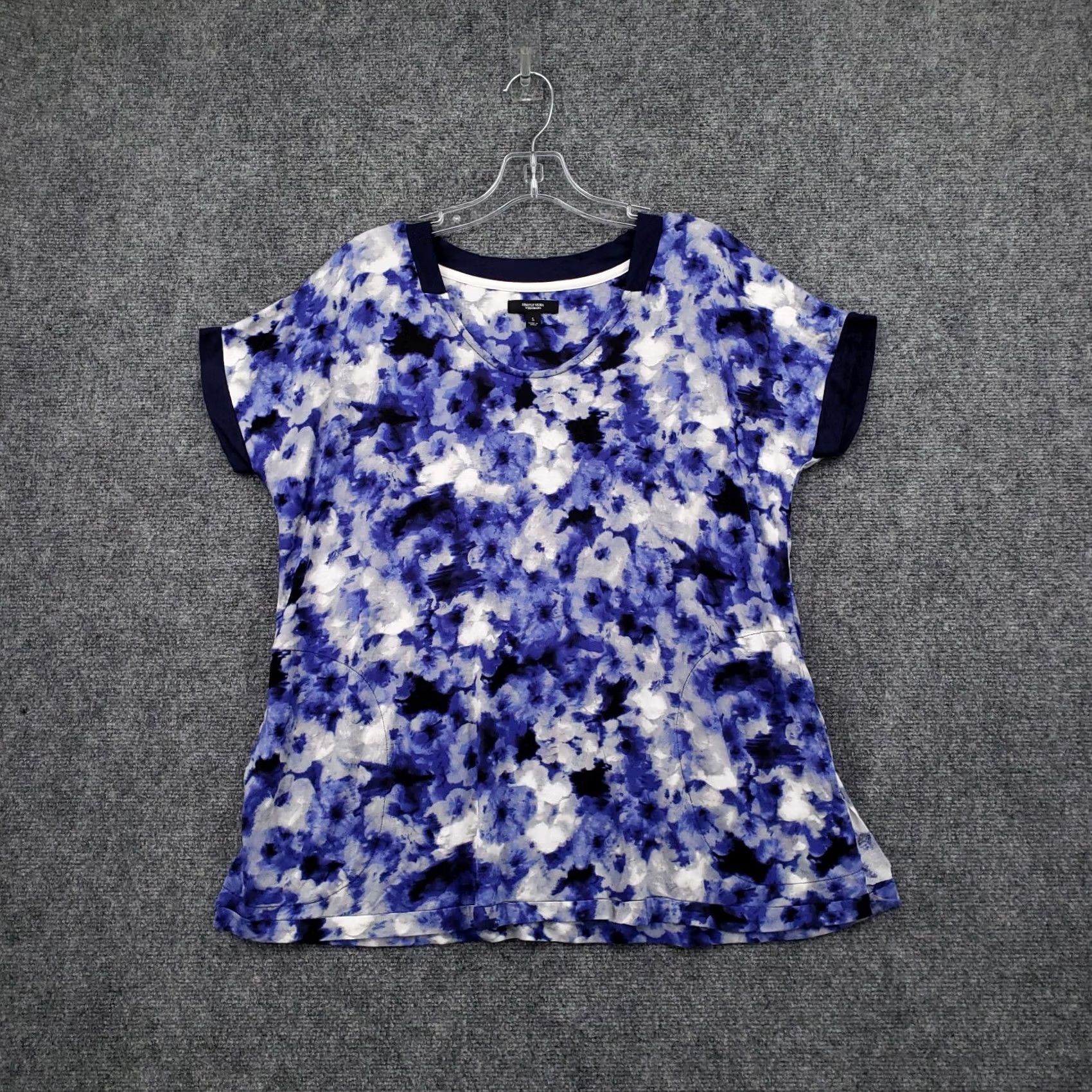 Vintage Simply Vera Wang T-Shirt Womens S Blue Floral Short Sleeves Round Neck Dolman Sleeve Casual Tee Size S / US 4 / IT 40 - 2 Thumbnail