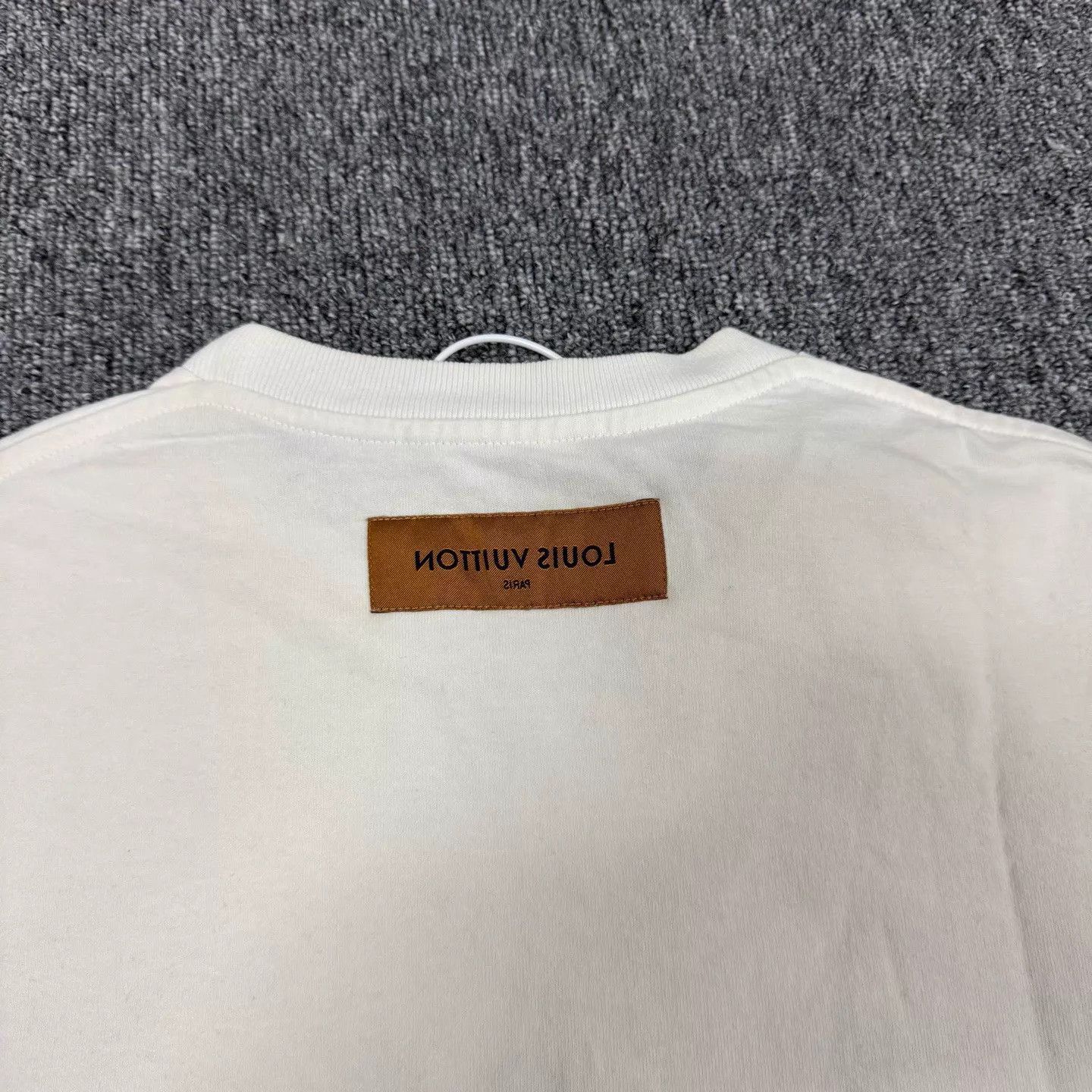 Louis Vuitton LV Cursive Embroidered Logo on Chest Tee M 99 New Size US M / EU 48-50 / 2 - 6 Thumbnail
