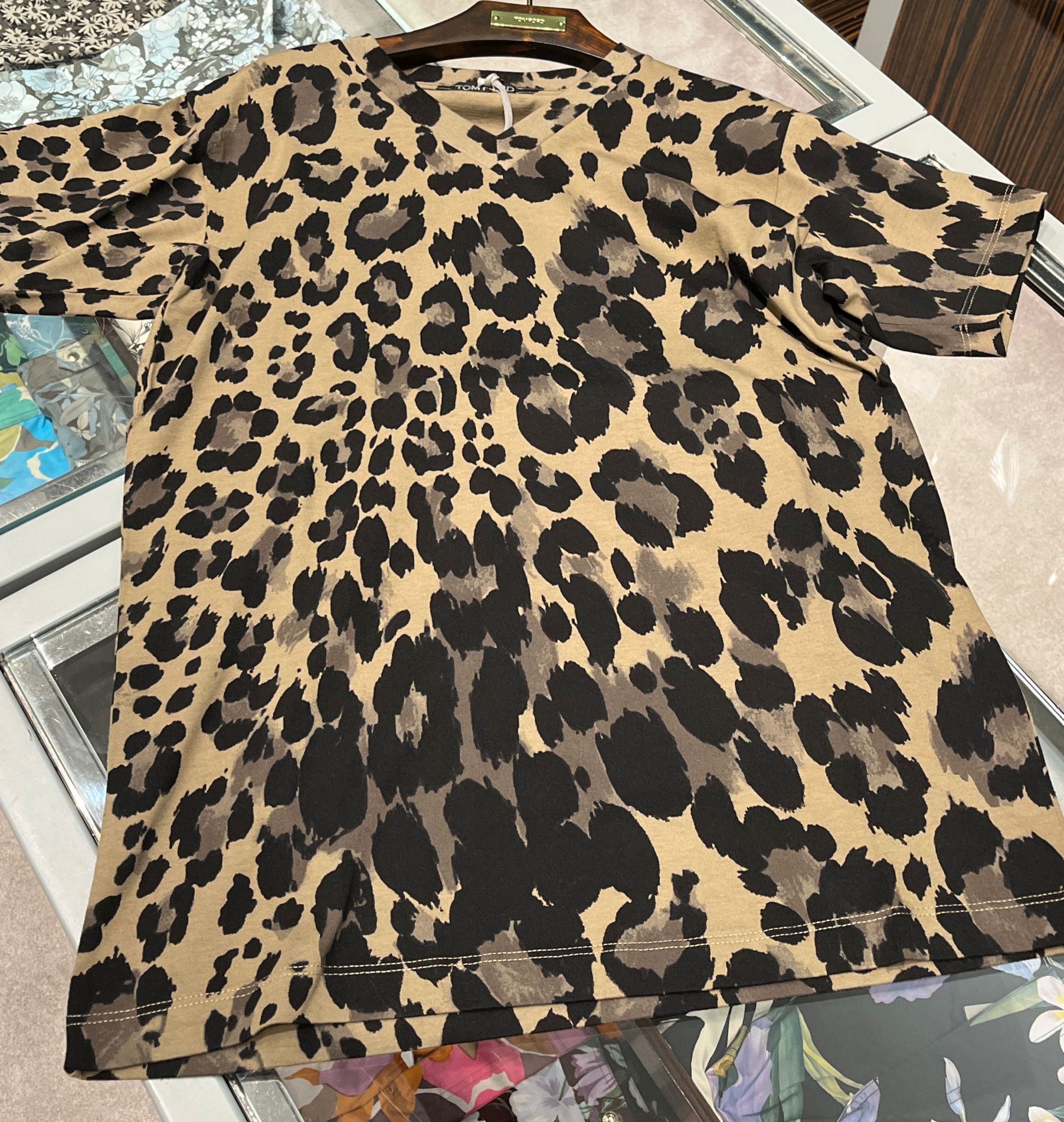 Tom Ford o1loc1c0525 TFJ939 T-Shirt in Black/Brown Size US M / EU 48-50 / 2 - 1 Thumbnail