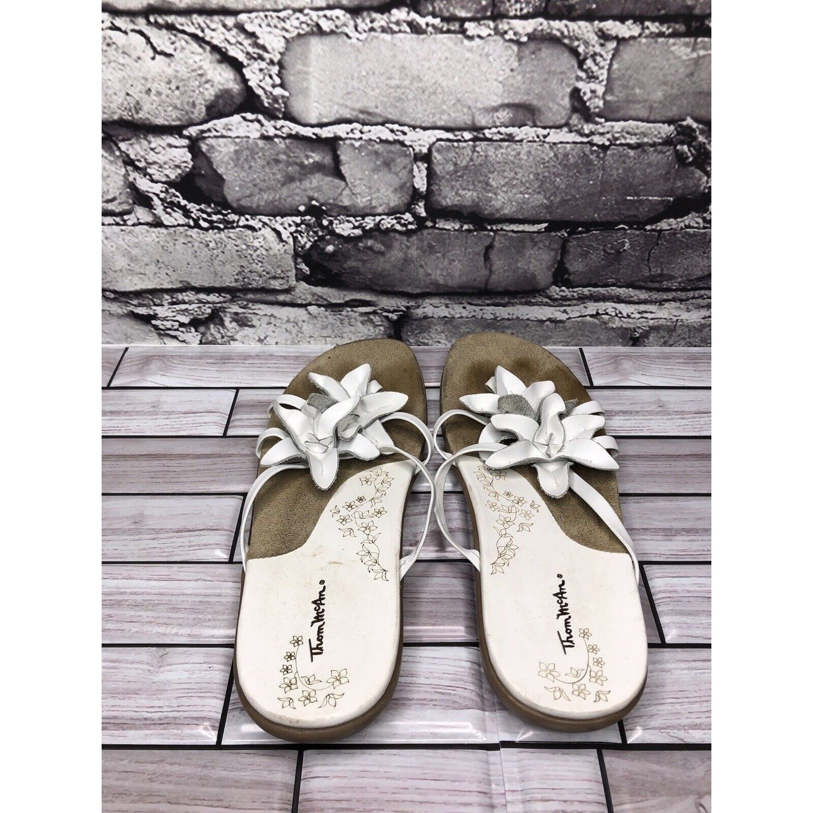 Other Thom McAn White Leather Floral Flip Flop Wedge Sandals Women Size US 6 / IT 36 - 10 Thumbnail