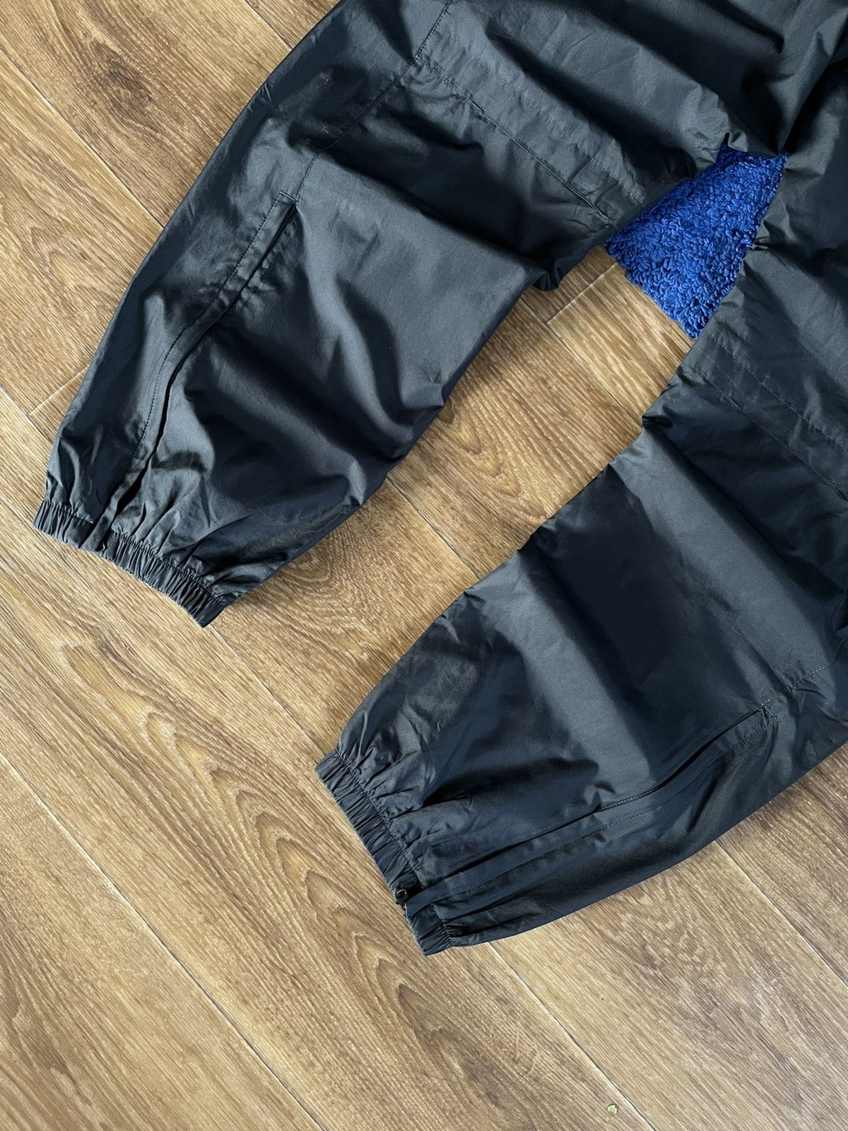 Nike 2000s Nike Manchester United Track Pants Vintage Drill Nylon Size US 34 / EU 50 - 4 Thumbnail