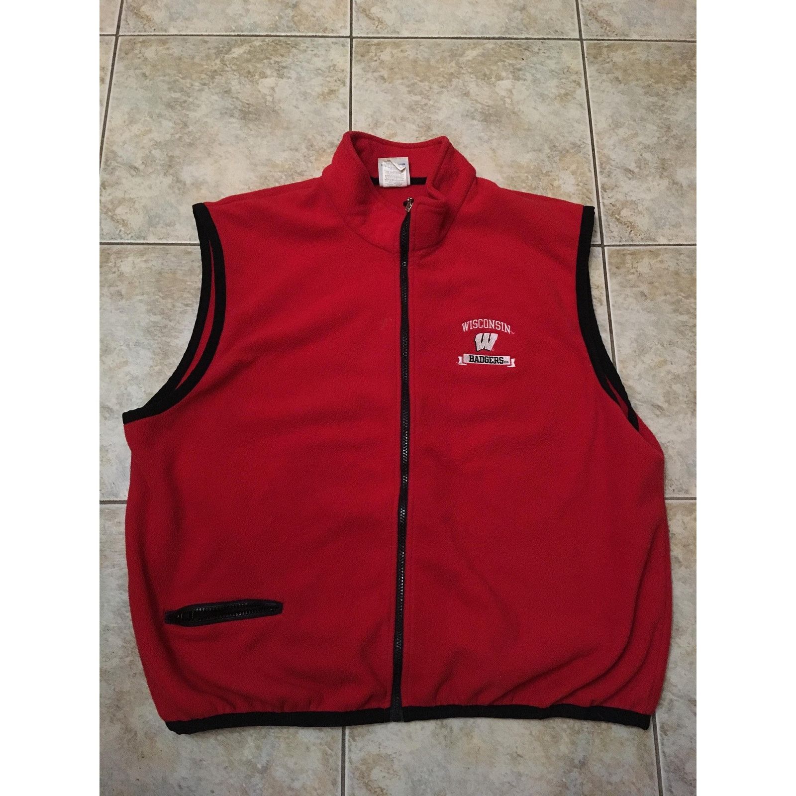 Champion Vintage Wisconsin Badgers fleece vest Sweatshirt size XL 90s Size US XL / EU 56 / 4 - 1 Thumbnail