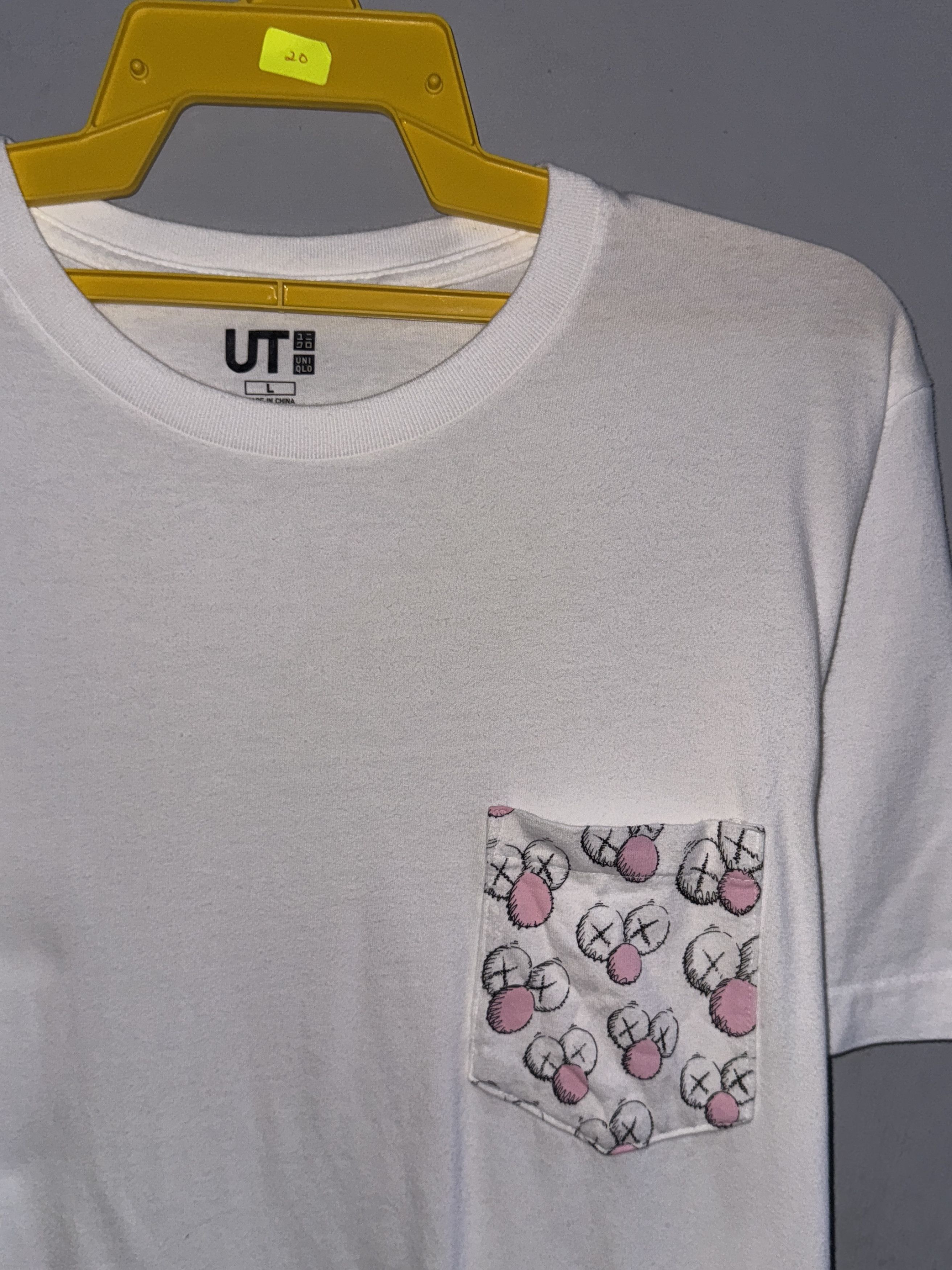 Kaws Kaws Uniqlo Shirt Size US L / EU 52-54 / 3 - 2 Thumbnail