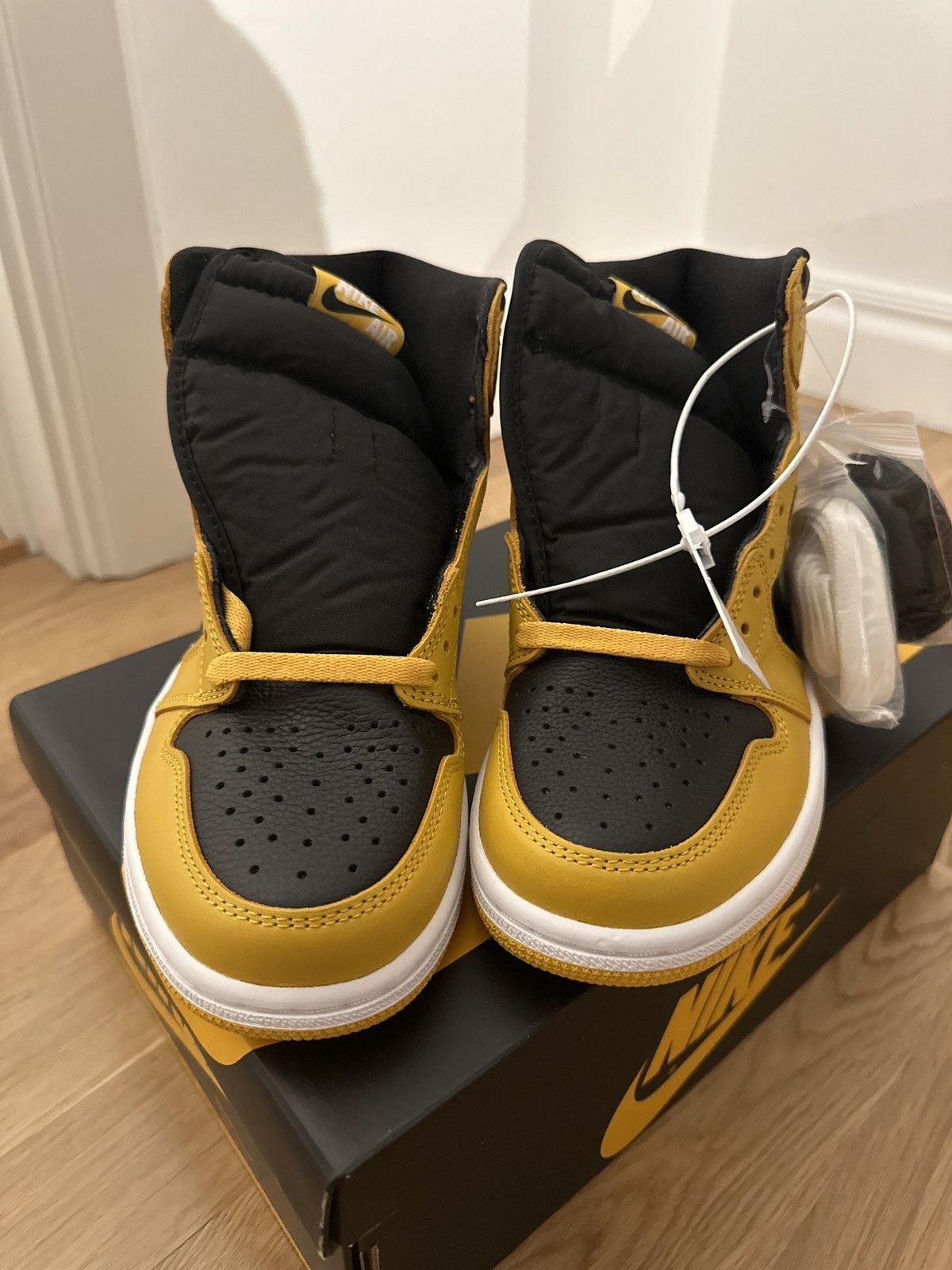 Jordan Brand × Nike Jordan 1 Pollen Size US 7.5 / EU 40-41 - 9 Thumbnail
