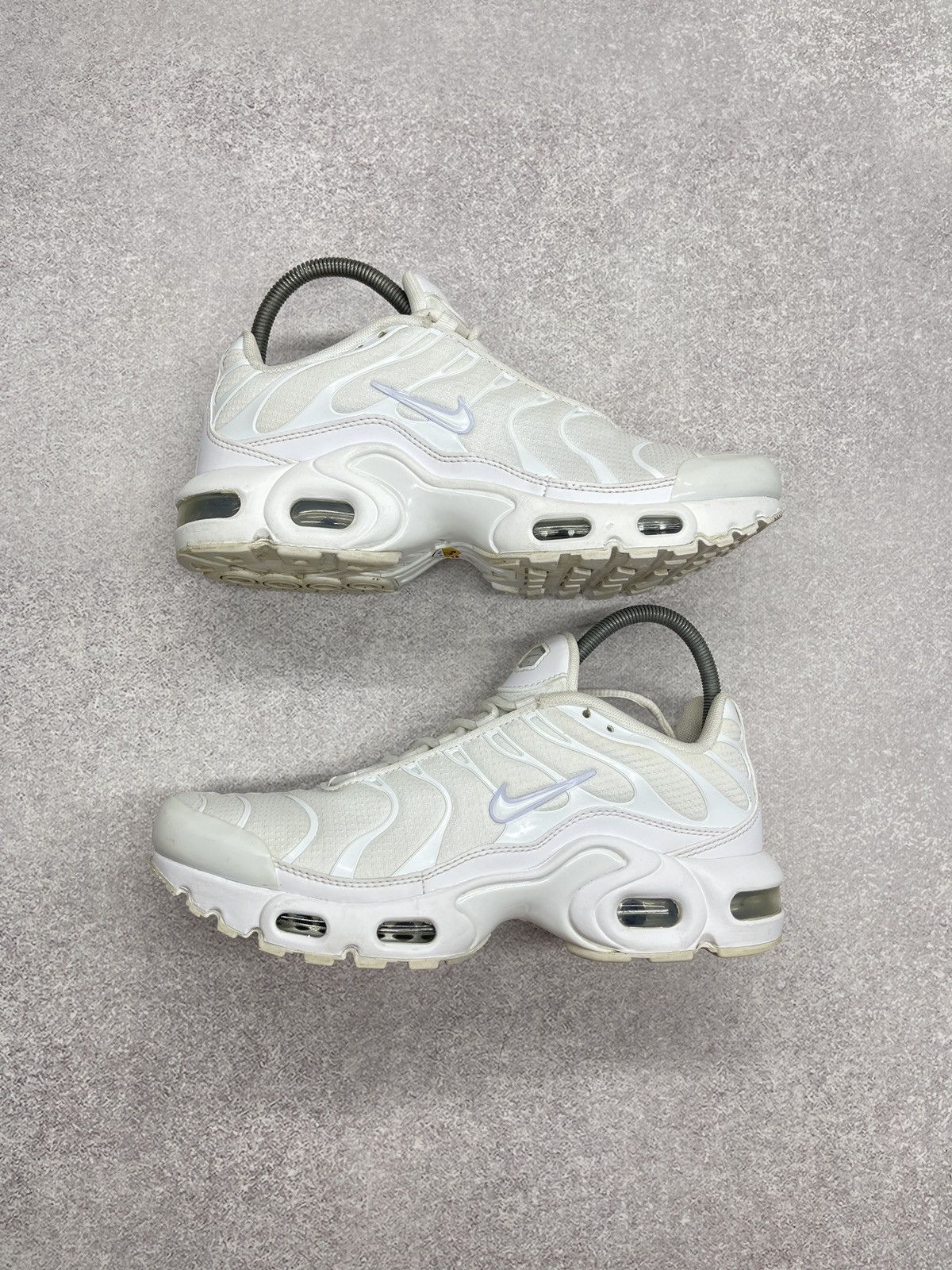 Nike Mens Nike Air Max TN Plus Triple White Sneakers Drill Shox Size US 6.5 / EU 39-40 - 2 Thumbnail