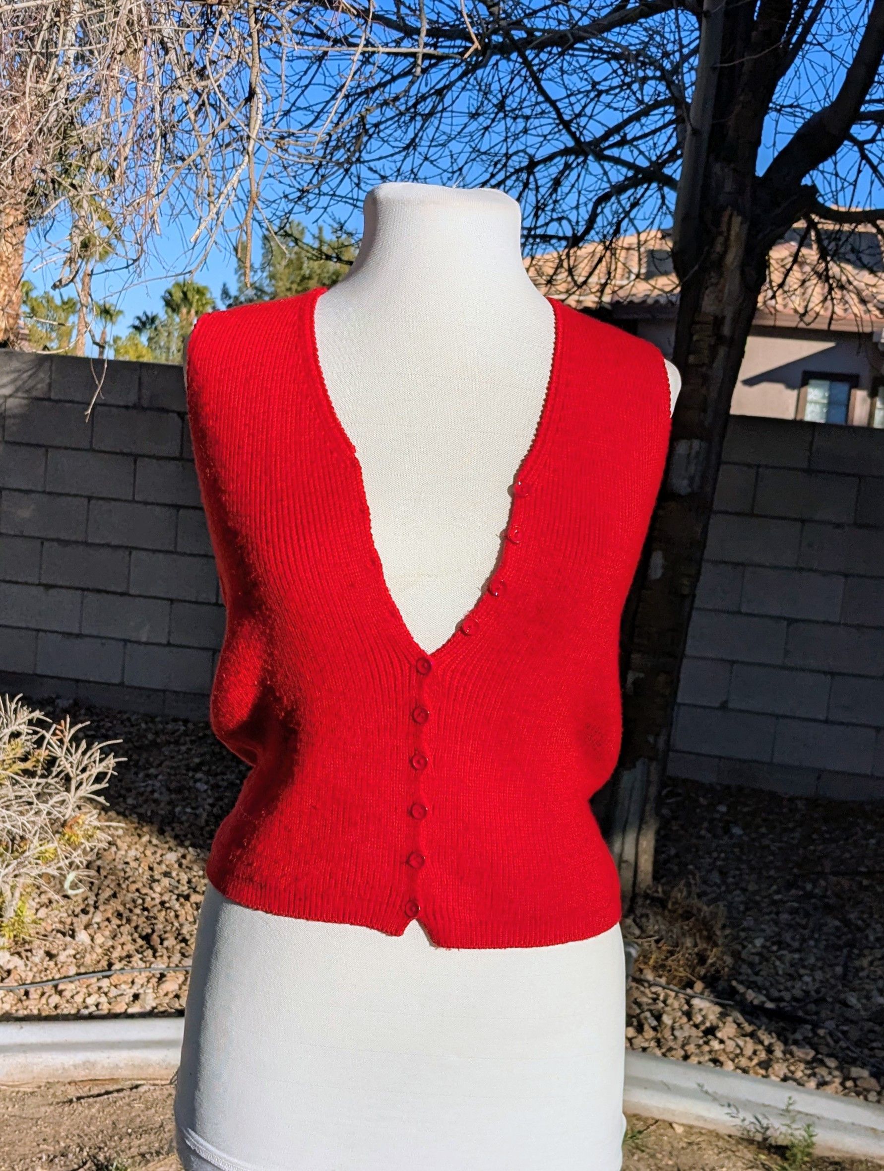 Other Vintage Scarlet Red Button Petite Japanese Knit Sweater Vest Size S / US 4 / IT 40 - 1 Thumbnail