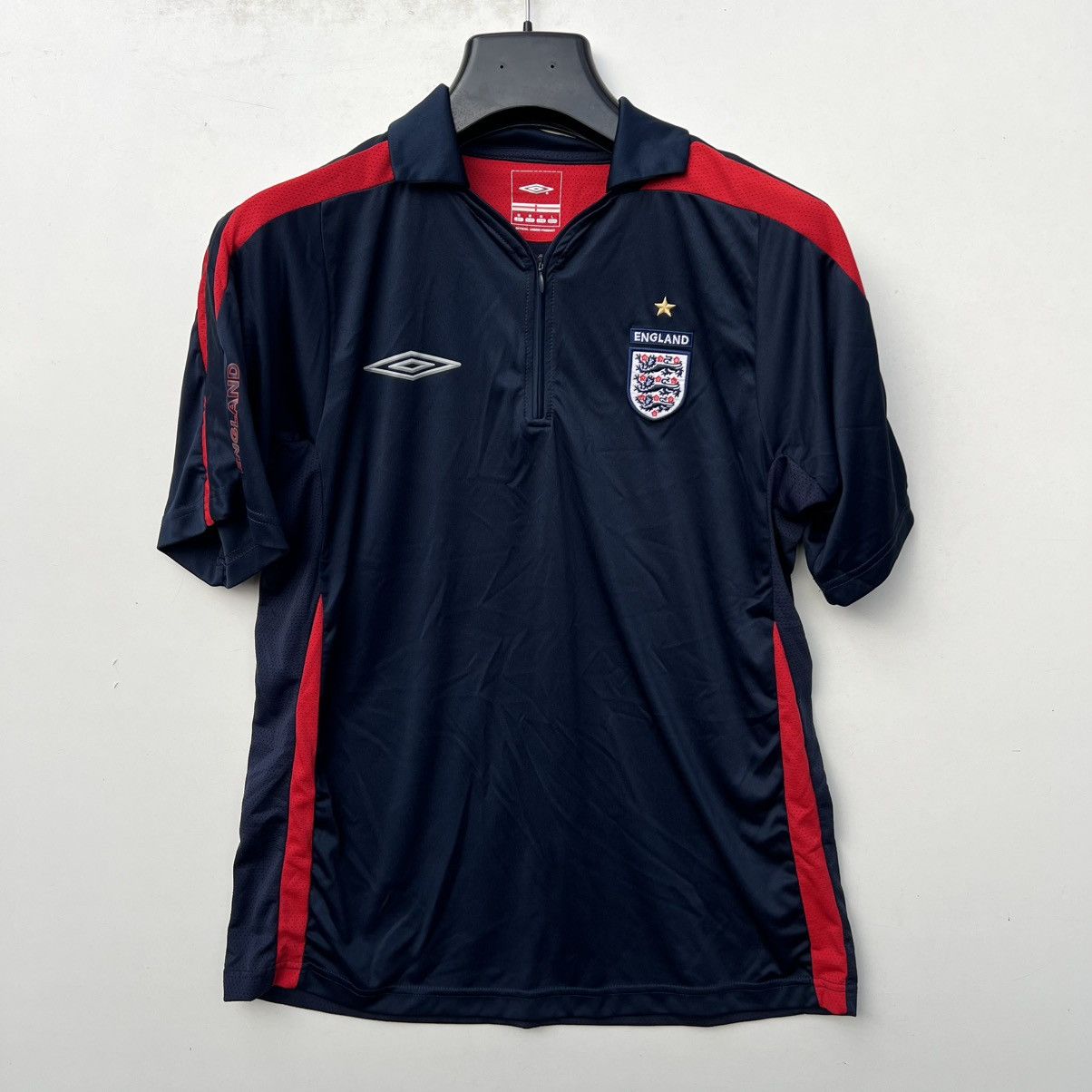 Umbro ENGLAND 2003 SOCCER JERSEY FOOTBALL SHIRT UMBRO Size US M / EU 48-50 / 2 - 1 Thumbnail