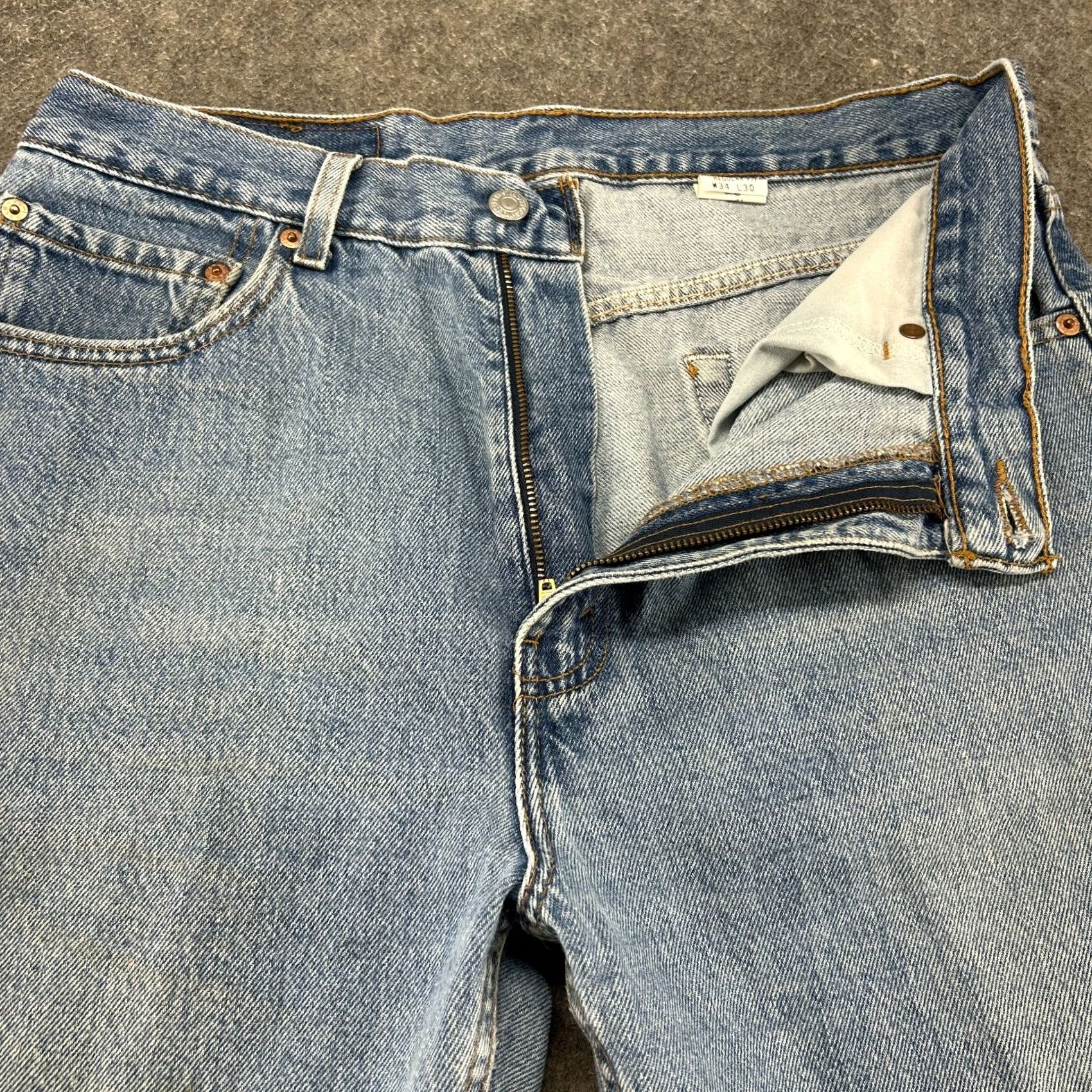 Levi's VINTAGE Levi's 505 Jeans Mens 34x28 Blue Regular Straight Light Wash HEMMED 90s Jeans Mens Blue 90s Christian0 Size US 34 / EU 50 - 2 Thumbnail