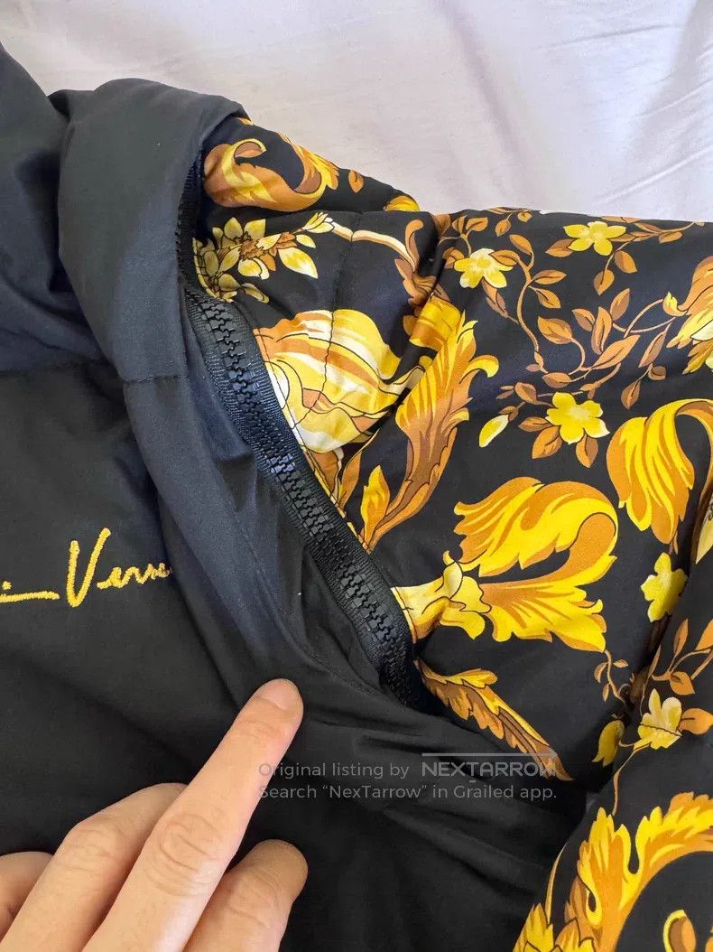 Versace Versace The down vest is worn twice Size US L / EU 52-54 / 3 - 4 Thumbnail