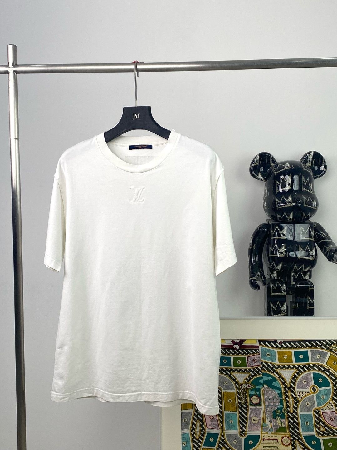 Louis Vuitton Louis Vuitton Logo Embossed T-Shirt Size XL Size US XL / EU 56 / 4 - 1 Thumbnail