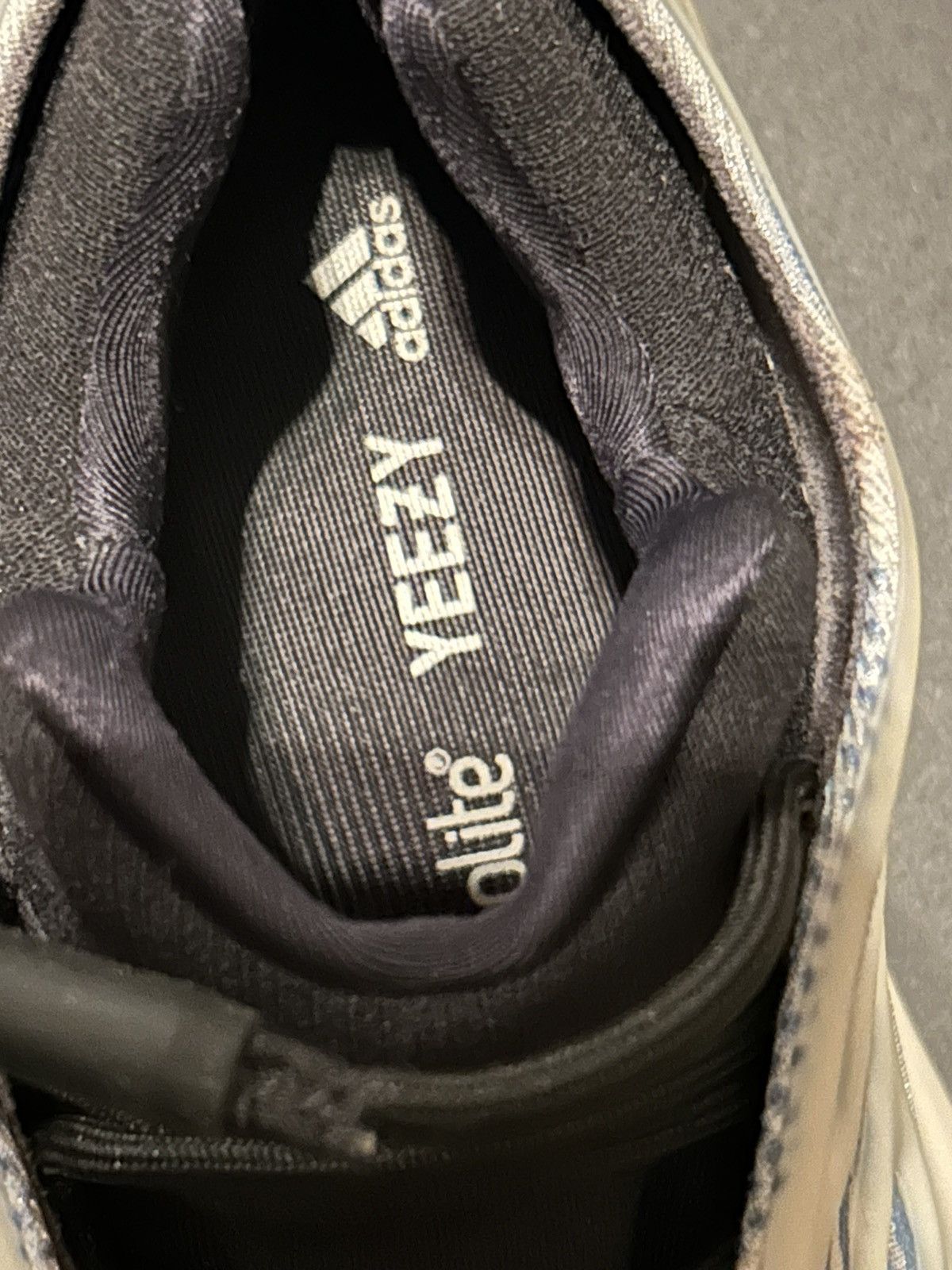 Adidas Adidas YEEZY 700V3 Size US 10 / EU 43 - 4 Thumbnail
