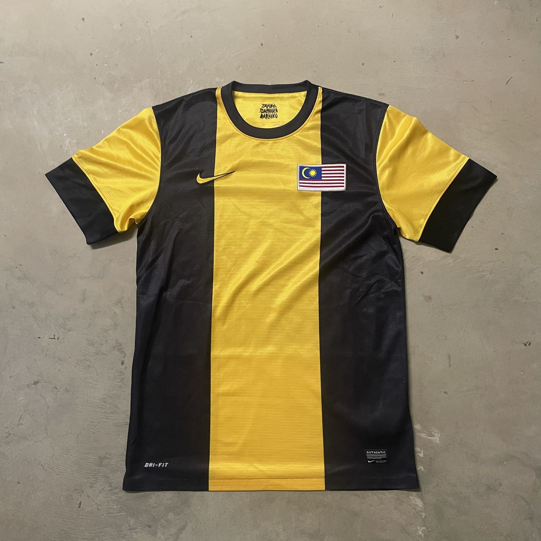 Nike Vintage Malaysia Trikot Size US M / EU 48-50 / 2 - 2 Thumbnail