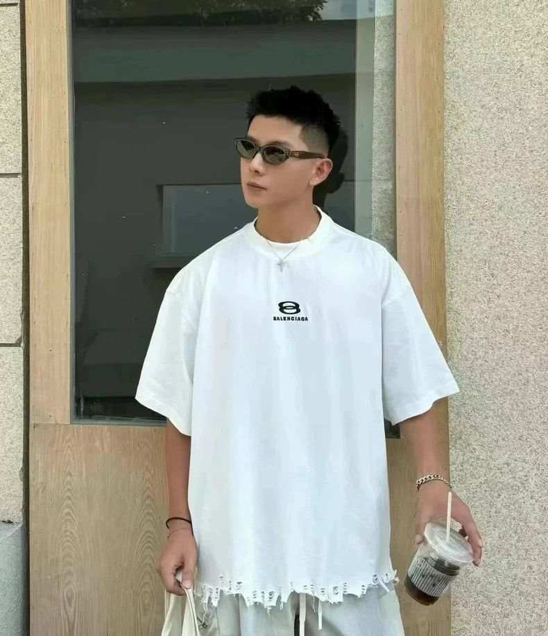 Balenciaga Balenciaga White short sleeves, XS code, double-ring lette Size US S / EU 44-46 / 1 - 5 Thumbnail