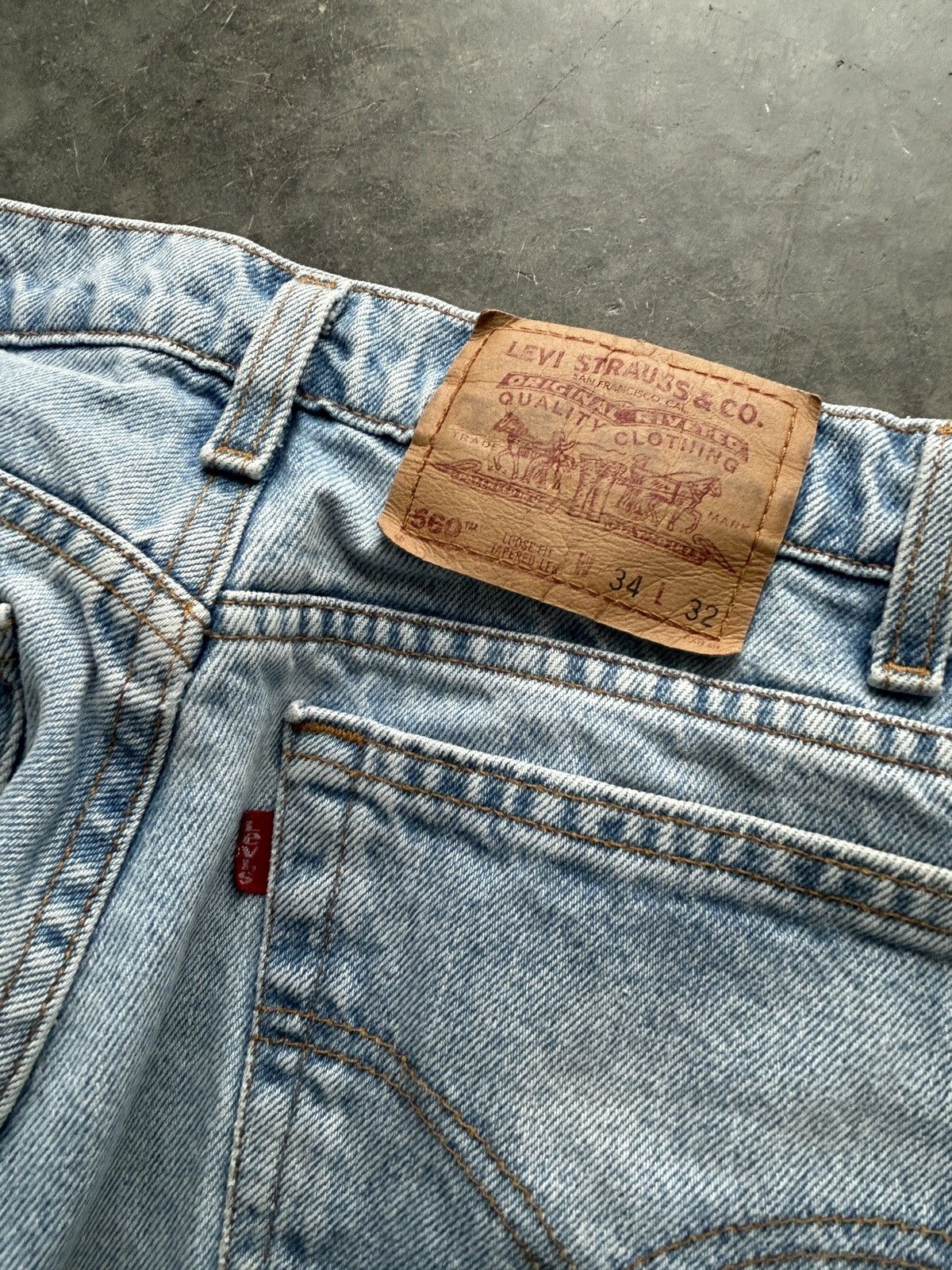 Levi's Vintage 90s Levis 560 Denim Jeans 34x32 Light Wash Size US 34 / EU 50 - 9 Thumbnail
