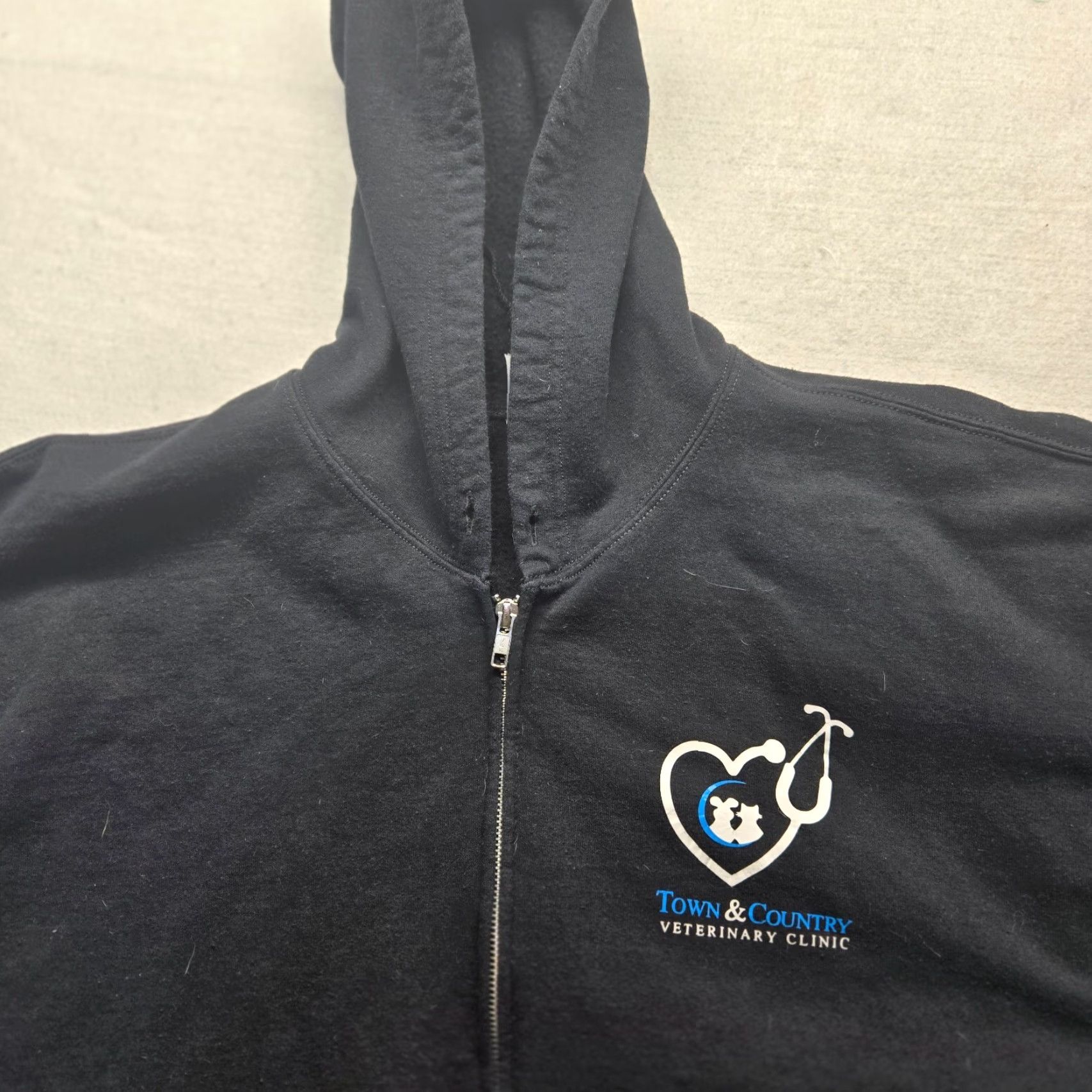 Vintage VINTAGE Town & Country Veterinary Sweater Hoodie Shirt Unisex XL Black Logo Sweatshirt Mens Womens Size US XL / EU 56 / 4 - 3 Thumbnail