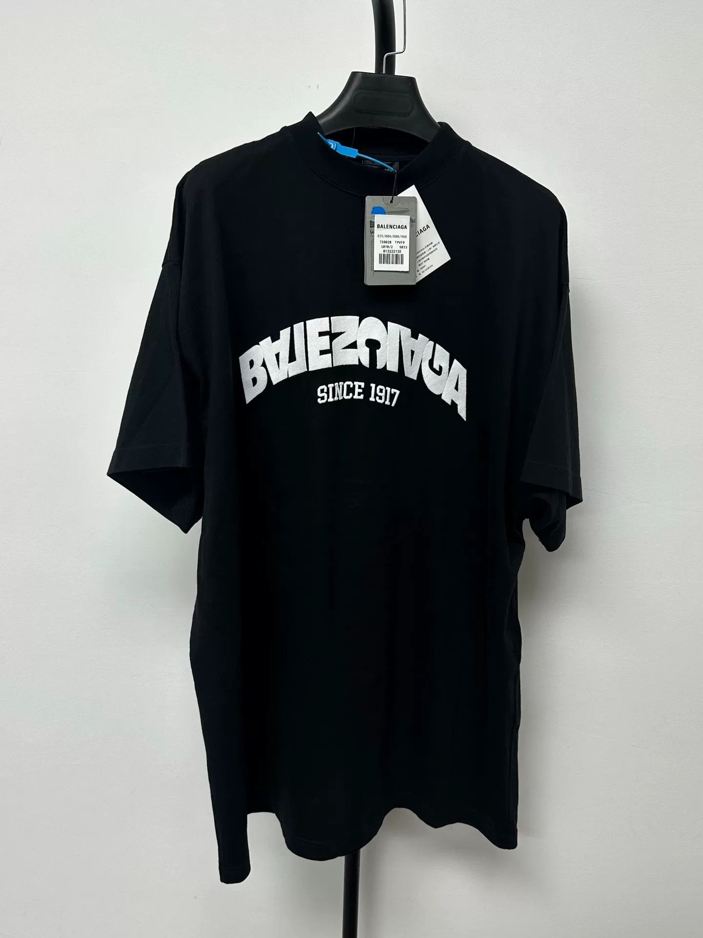 Balenciaga Balenciaga Asymmetric Inverted Logo Tee Size US L / EU 52-54 / 3 - 1 Thumbnail
