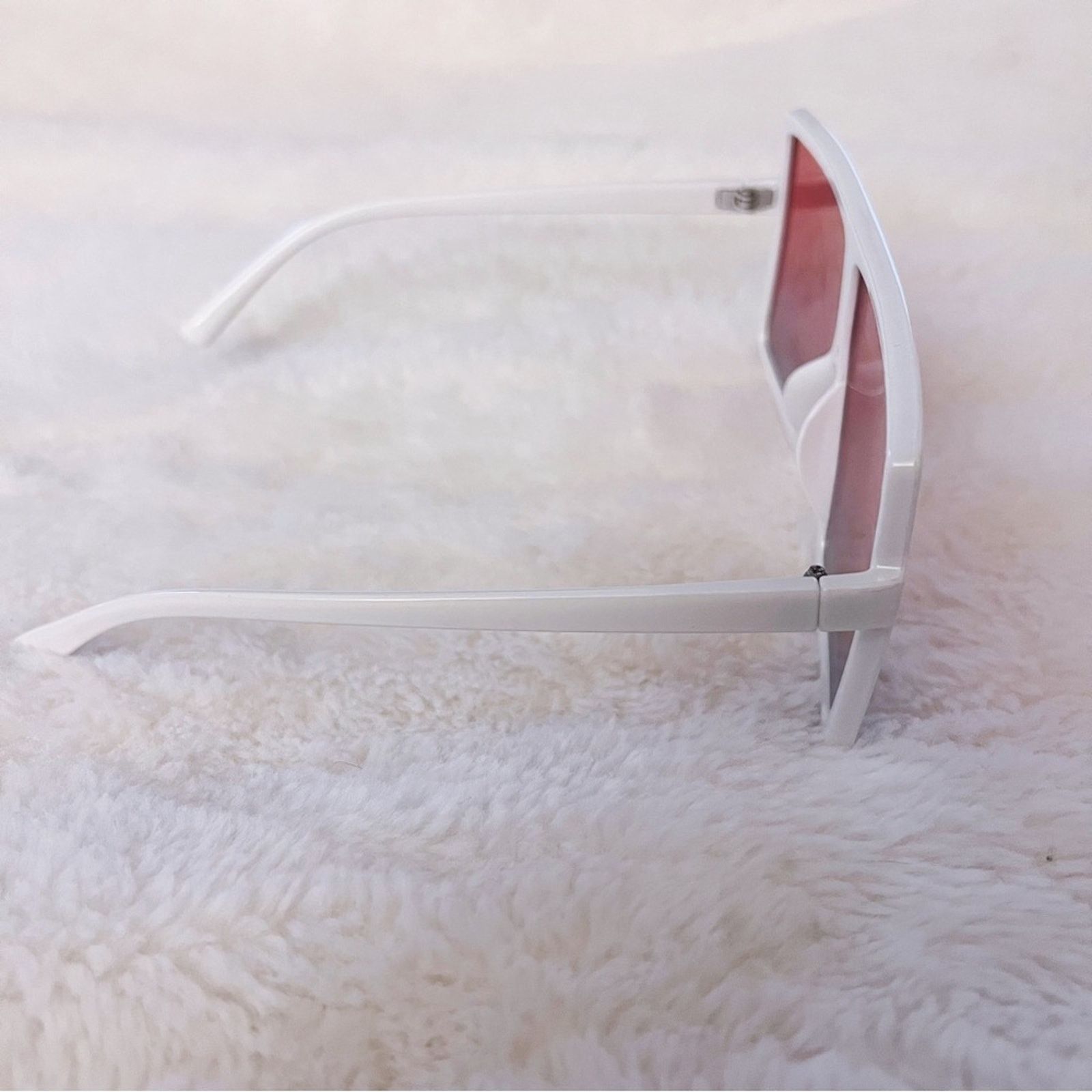 Other Ivonne White & Pink Oversized Square Sunglasses Size ONE SIZE - 6 Thumbnail
