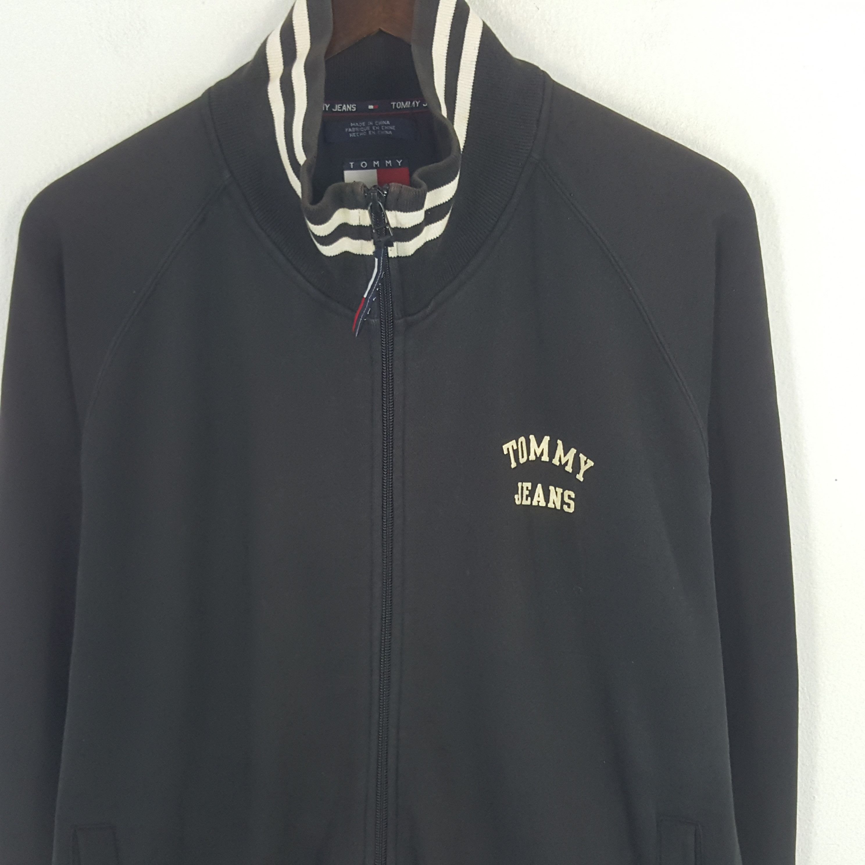 Tommy Jeans × Vintage Vintage Tommy Jeans Patch Logo Zipper Sweater Jacket Size US L / EU 52-54 / 3 - 2 Thumbnail