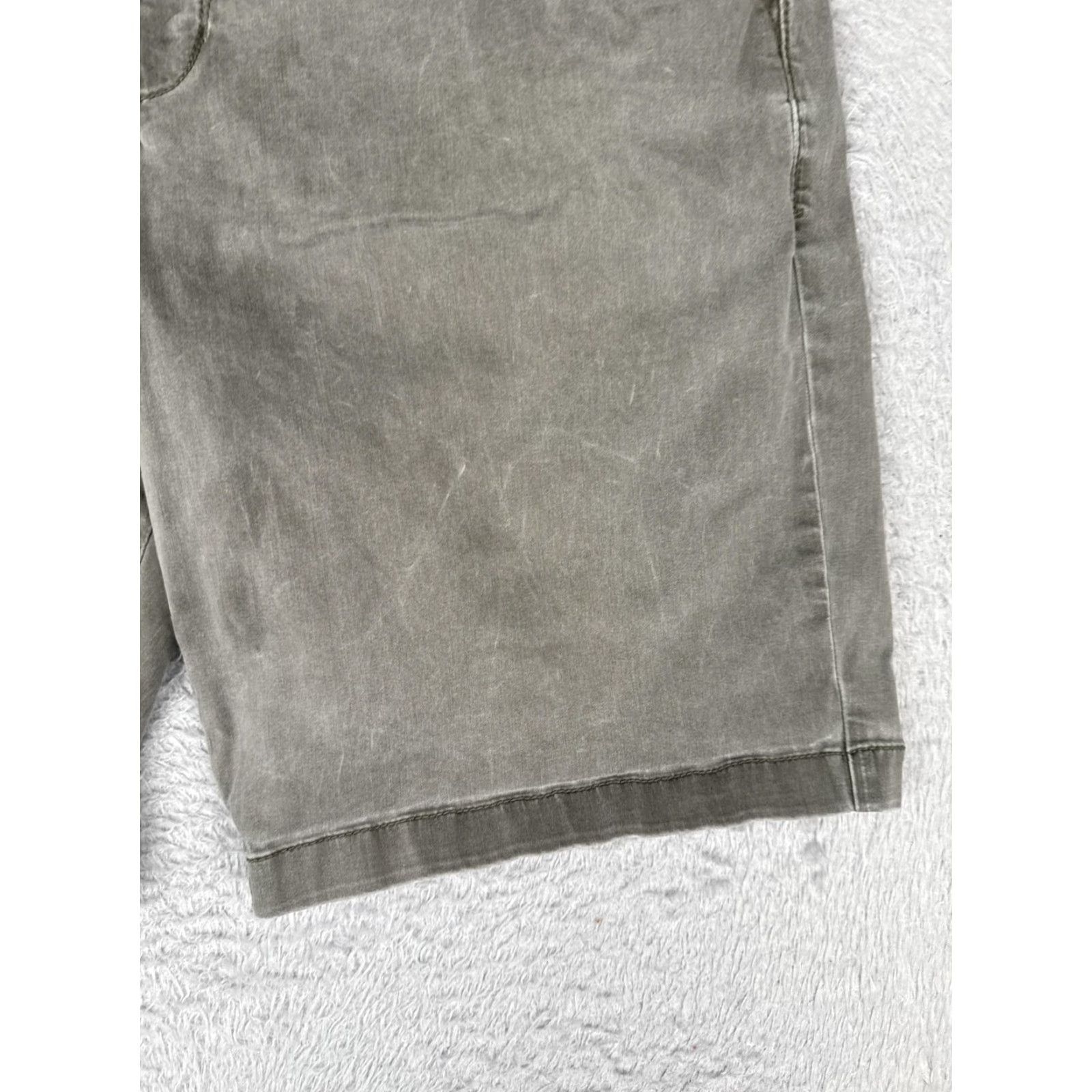 Tommy Bahama Tommy Bahama Shorts Mens 40 Gray Chino Flat Front Casual Cotton Blend Walk Size US 40 / EU 56 - 3 Thumbnail