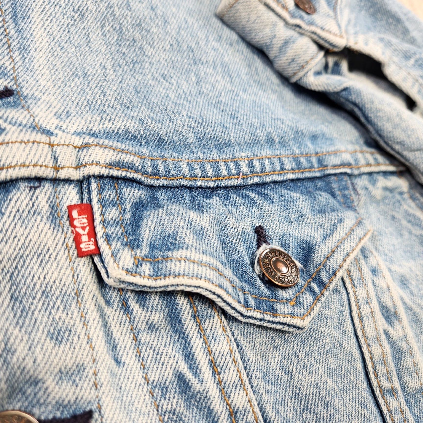 Levi's VINTAGE Levi's Denim Jacket Men Small Blue 80s 90s Trucker USA Made Leather? No Neck Tag Read Light Wash Size US L / EU 52-54 / 3 - 3 Thumbnail