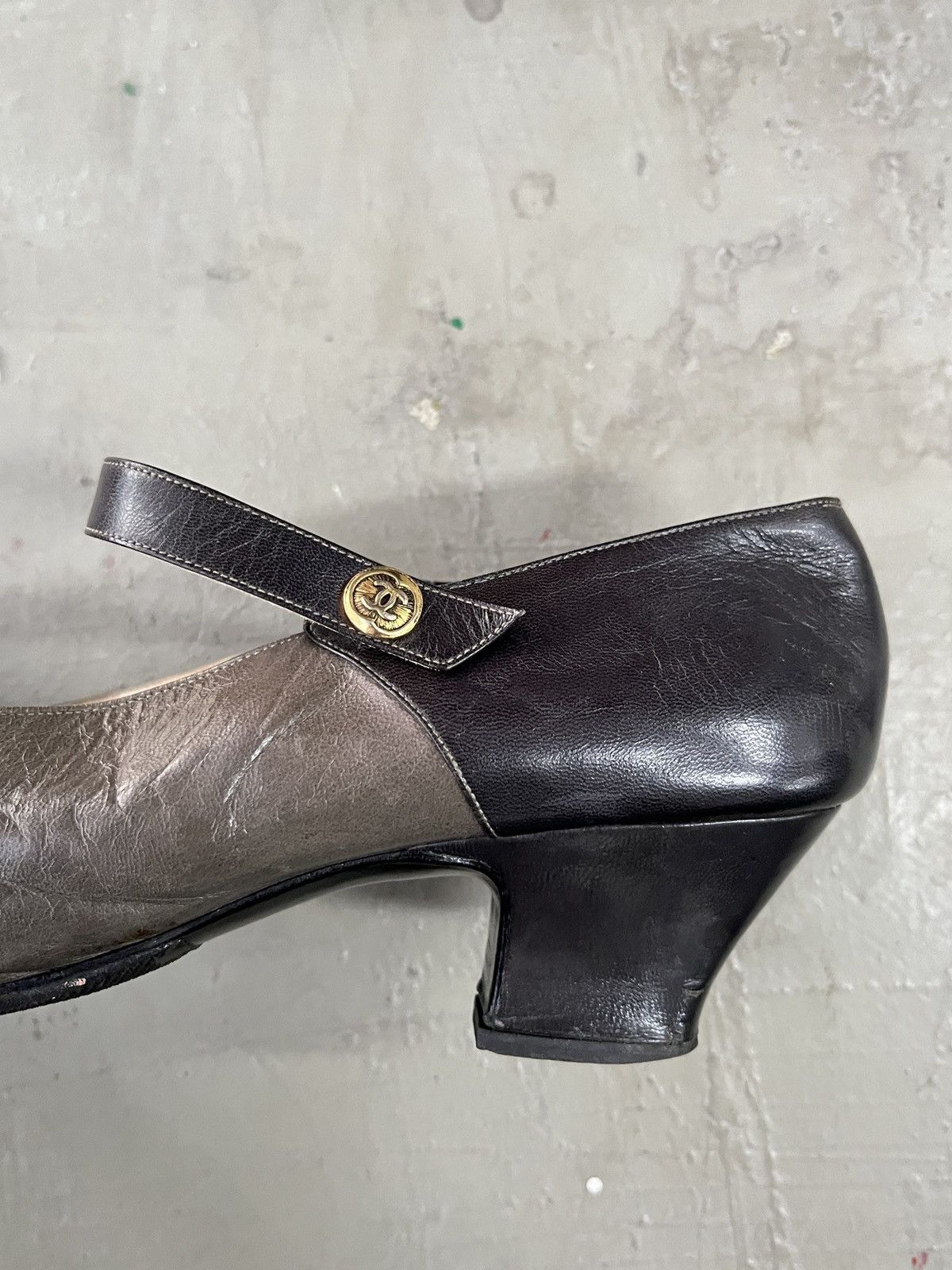 Vintage 1980's Authentic CHANEL Genuine Leather Mary Jane Pump Heels Size US 8.5 / IT 38.5 - 6 Thumbnail