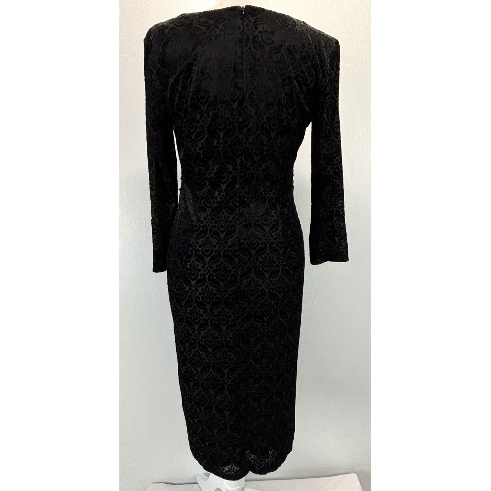 Talbots Talbots Velvet Burnout Sheath Knee Length Dress Womens M Witchy Goth Stretch Twist Front Black 3/4 Sleeve V-Neck Knee Length Vintage No N/A Size M / US 6-8 / IT 42-44 - 3 Thumbnail
