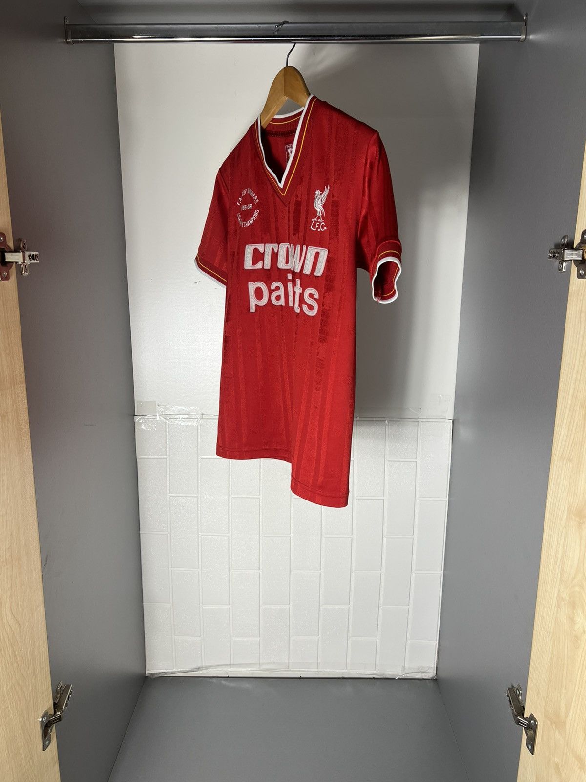 Vintage VERY RARE FC LIVERPOOL ENGLAND SOCCER JERSEY RETRO Y2K 90s Size US S / EU 44-46 / 1 - 12 Thumbnail