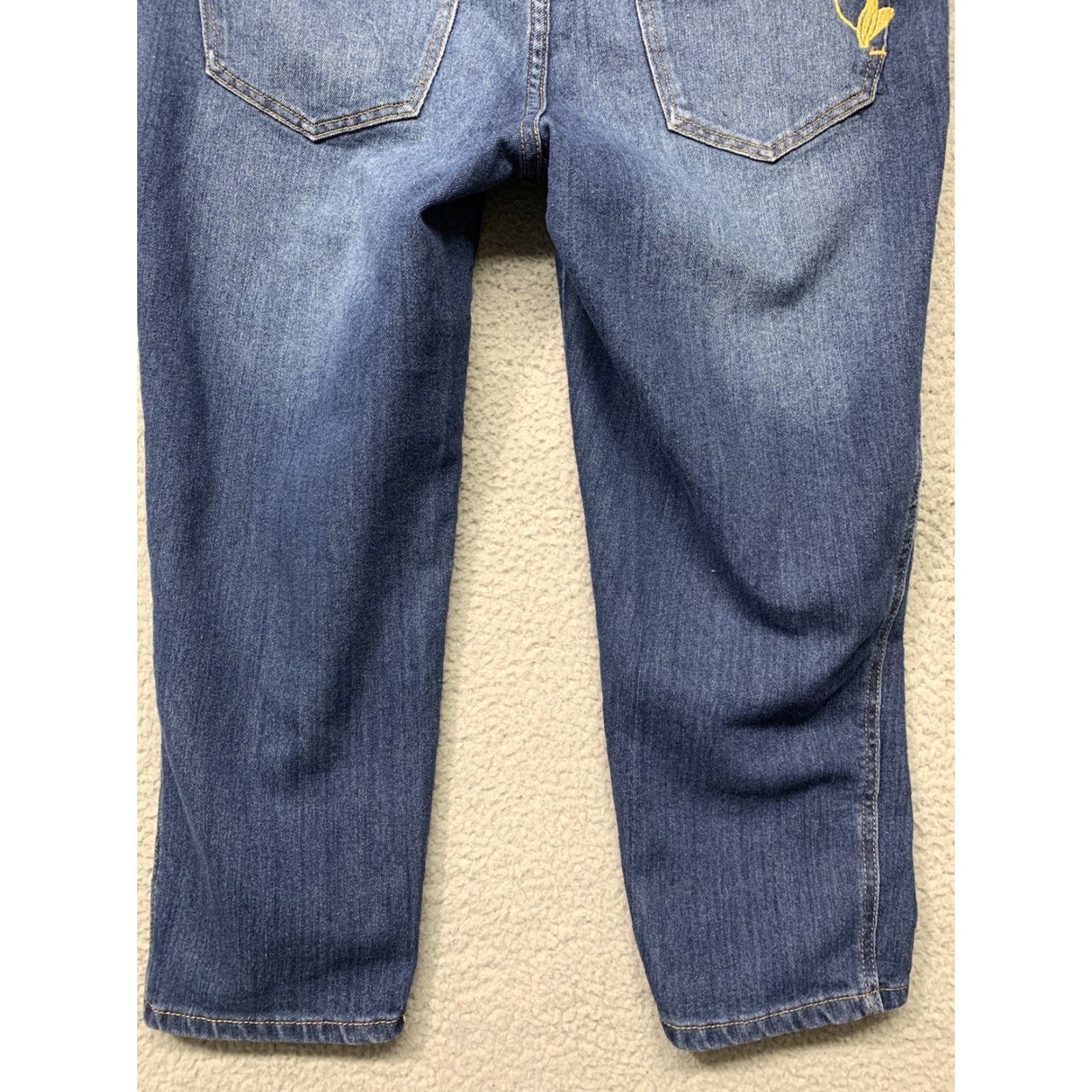 Vintage Phat Fashions Denim Capris Women’s Size 11 Blue Stretch Buckles Silver Label Capris Women’s Size 11 Blue Stretch Buckles Silver Label Size ONE SIZE - 6 Thumbnail